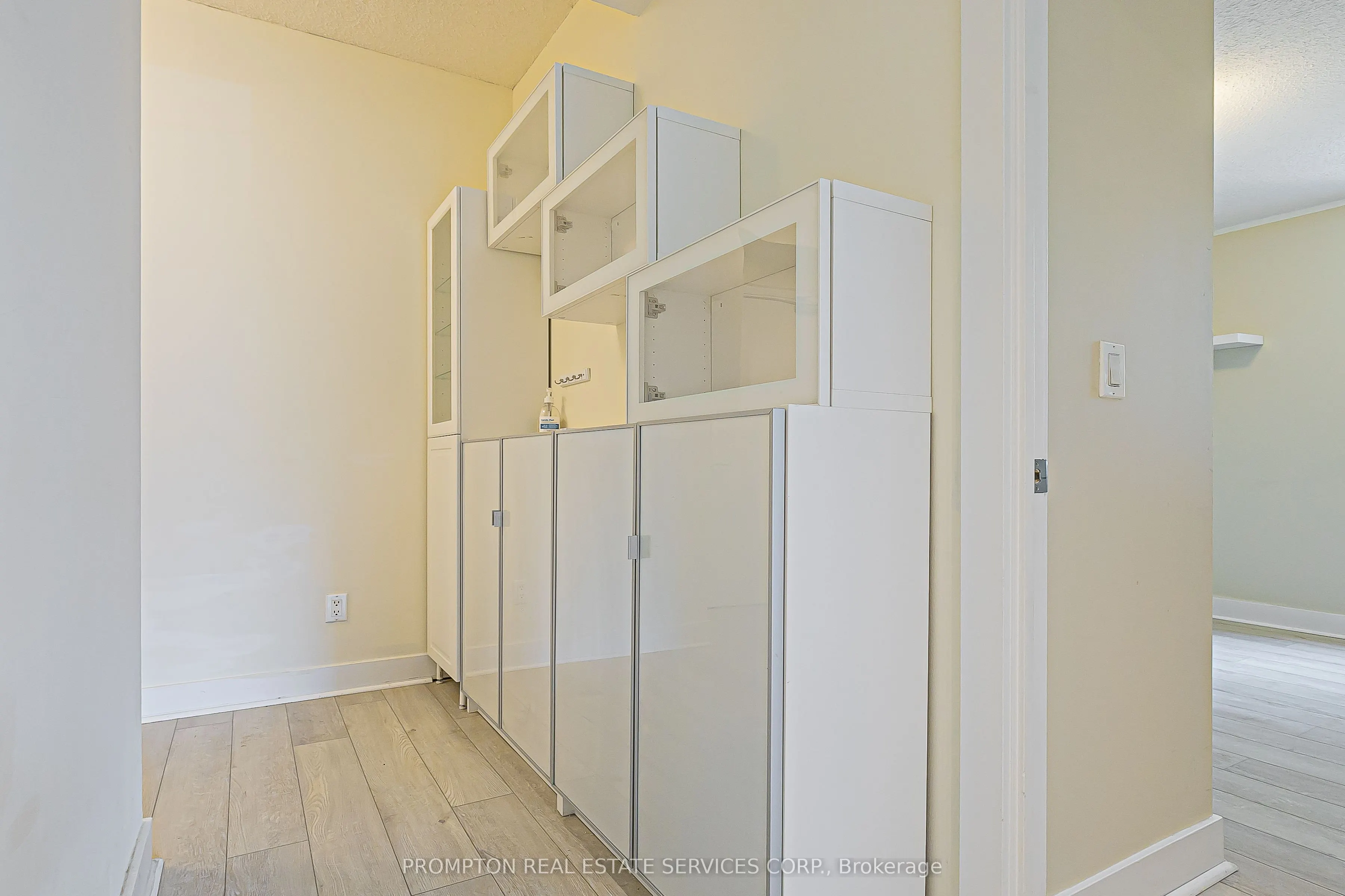 438 King Street W, #1216