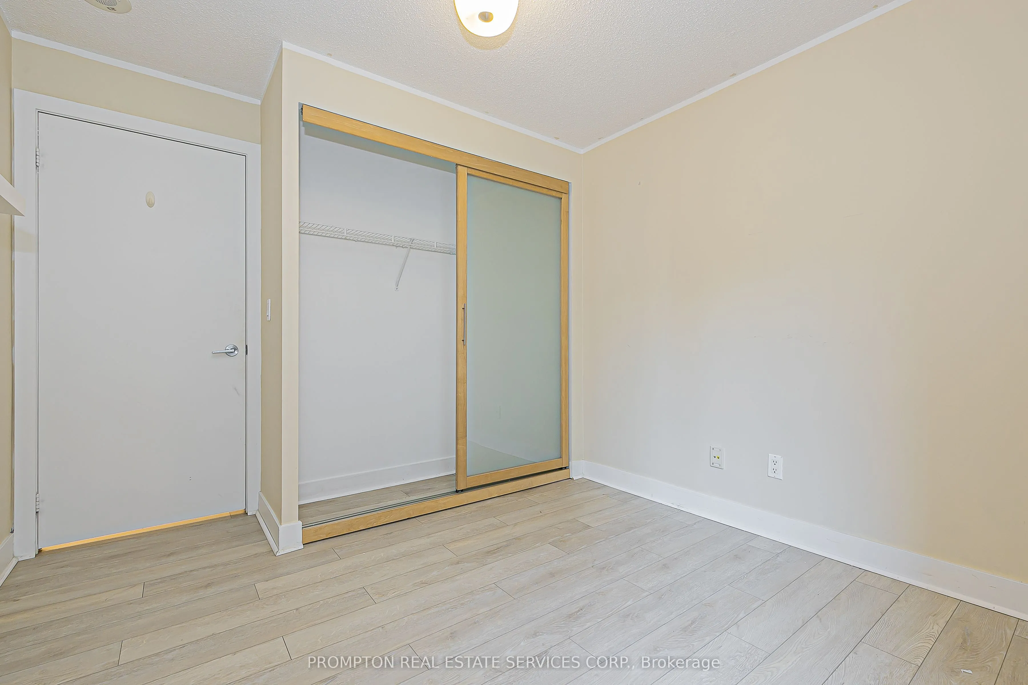 438 King Street W, #1216