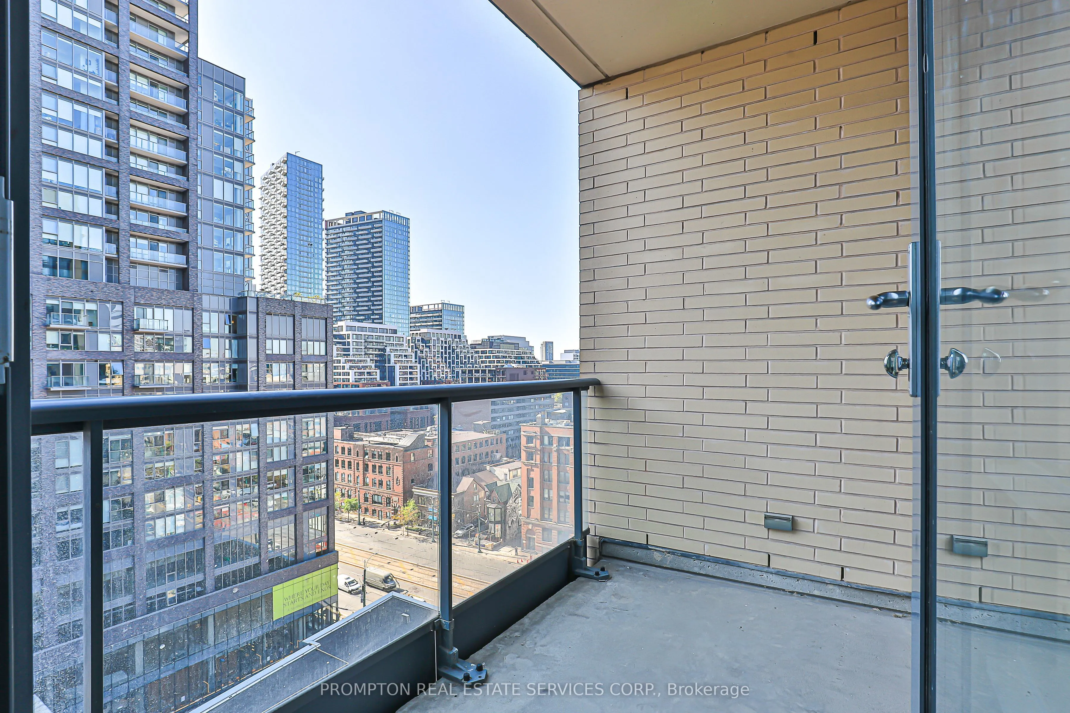 438 King Street W, #1216