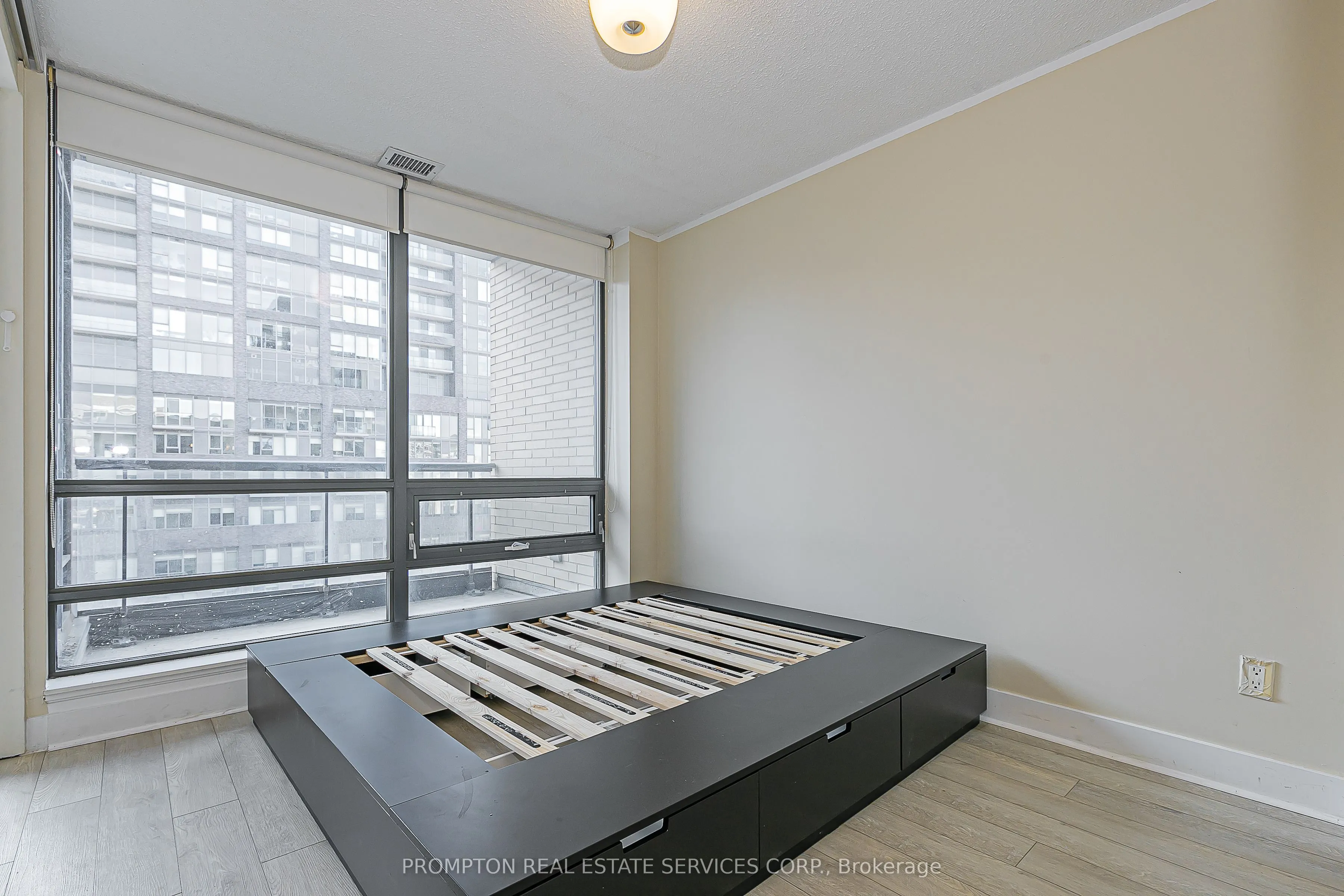 438 King Street W, #1216