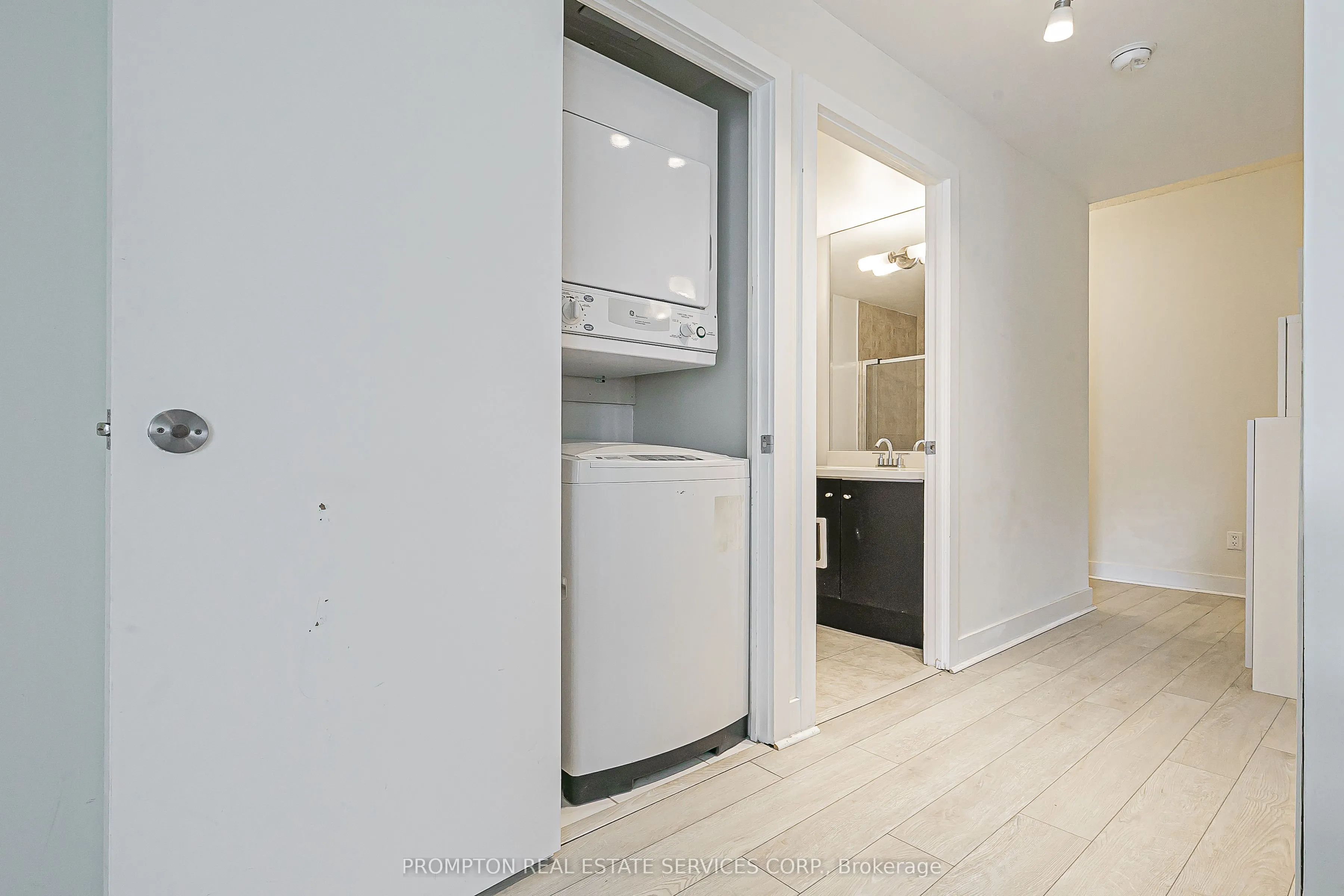 438 King Street W, #1216