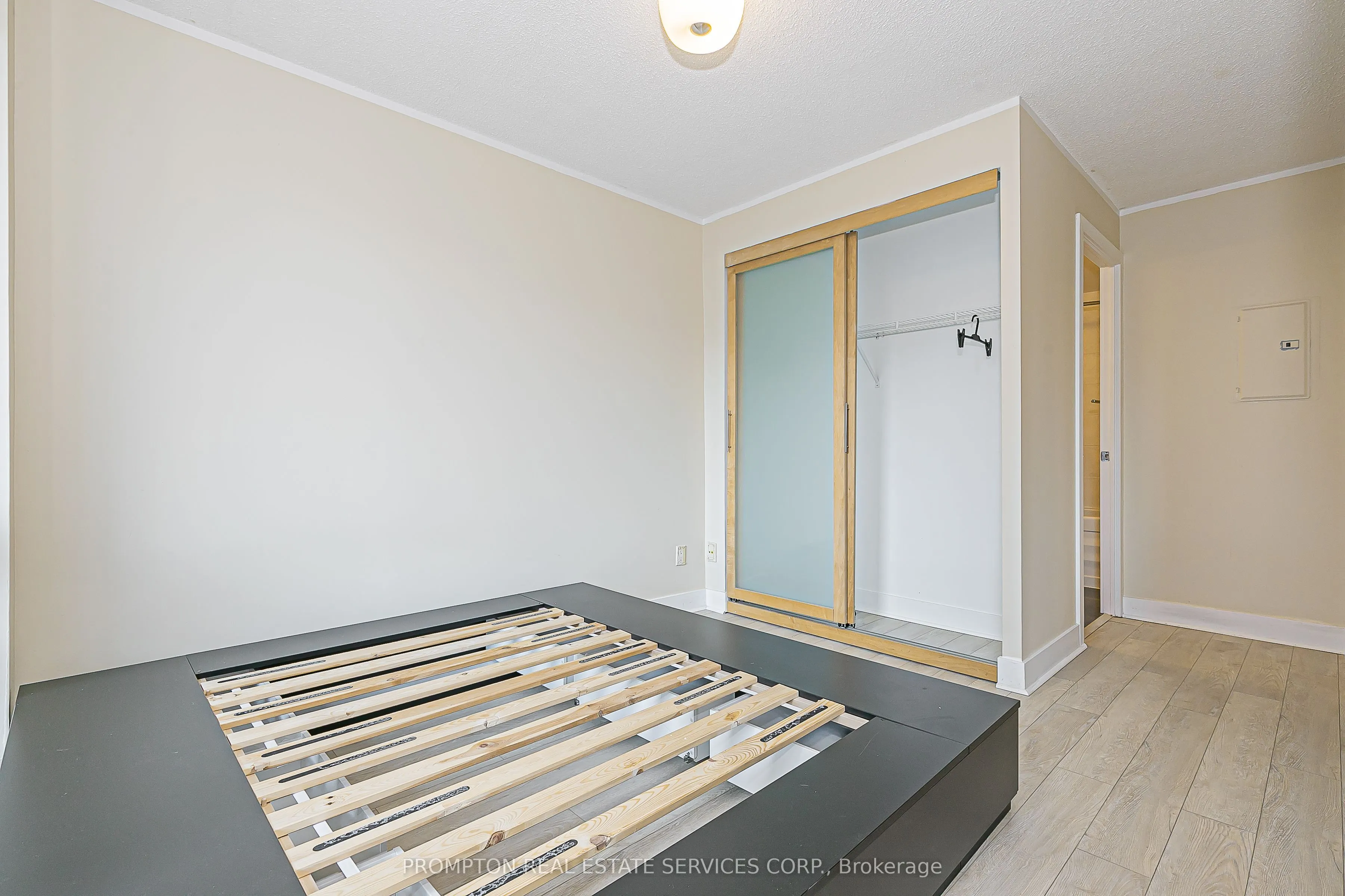 438 King Street W, #1216