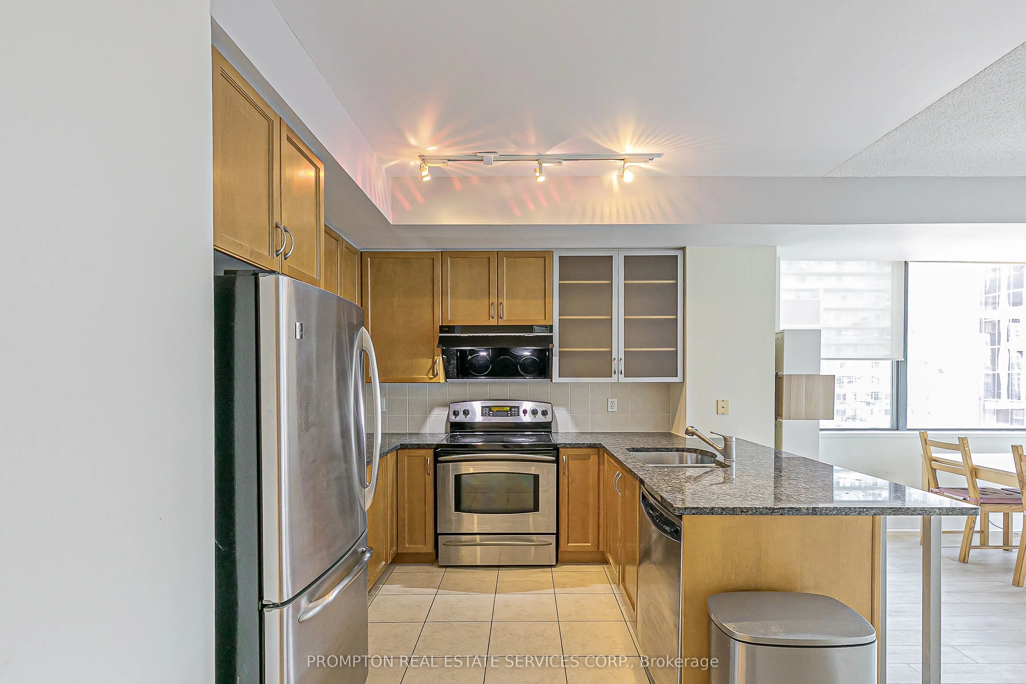 438 King Street W, #1216