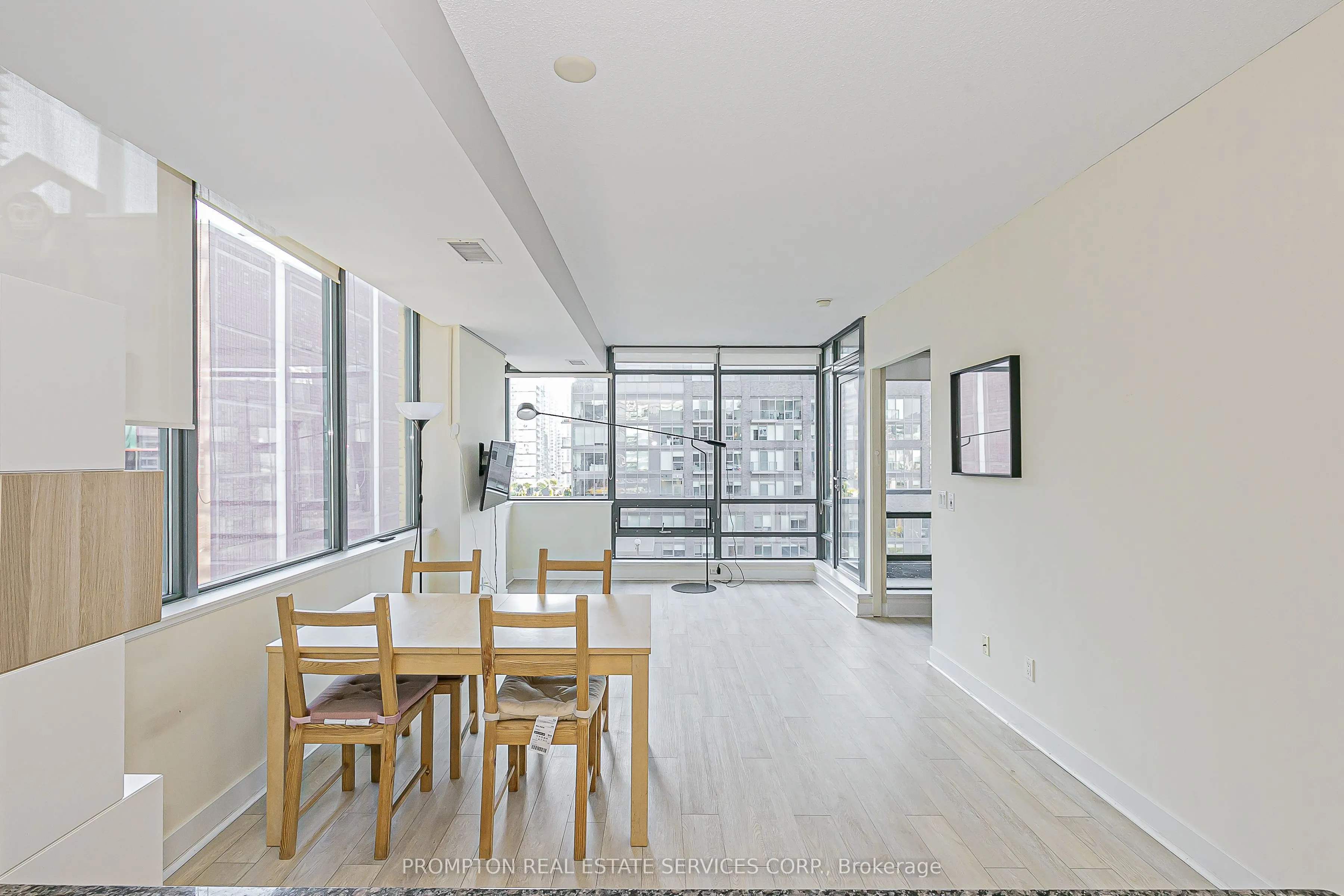 438 King Street W, #1216