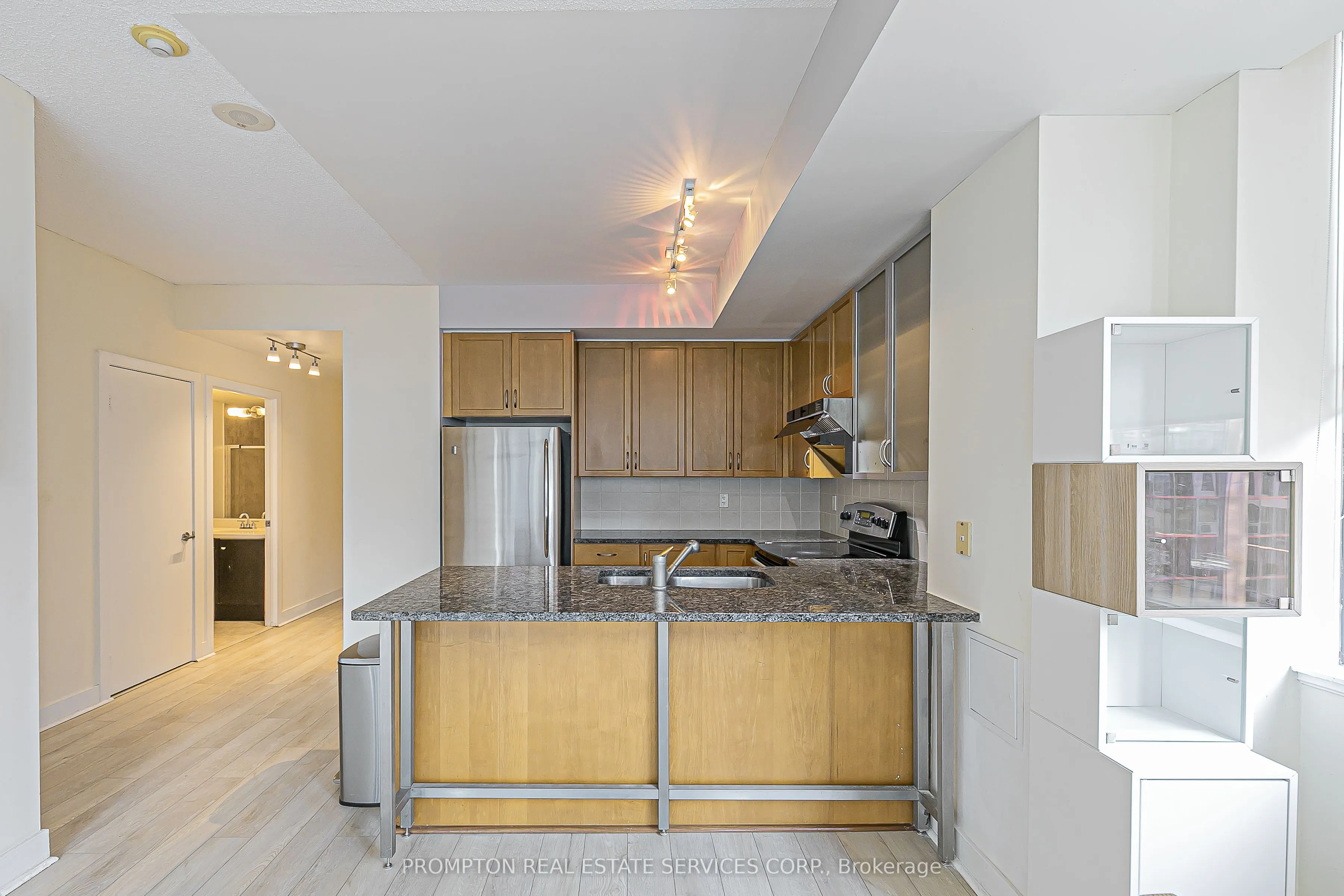 438 King Street W, #1216