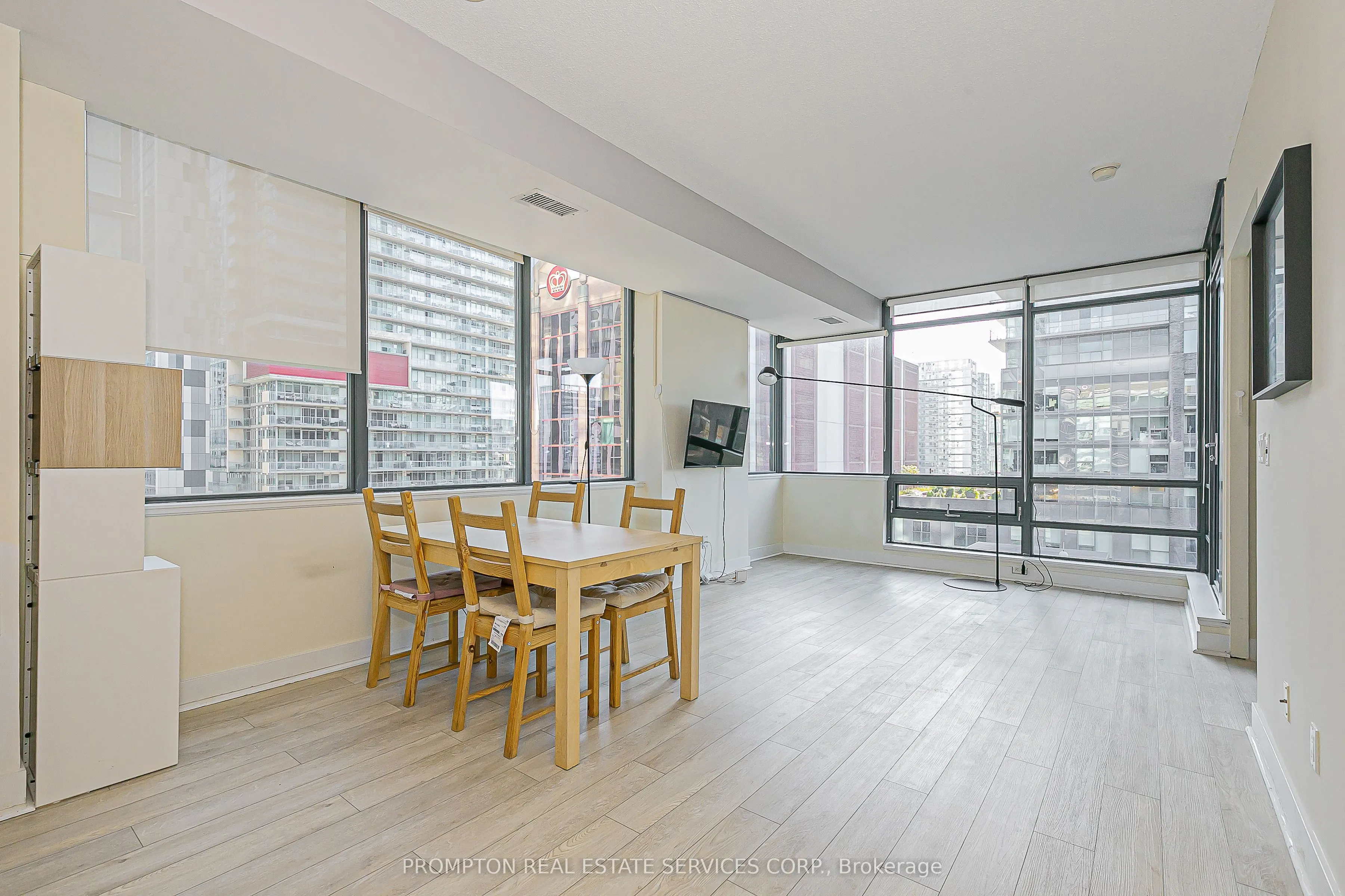 438 King Street W, #1216
