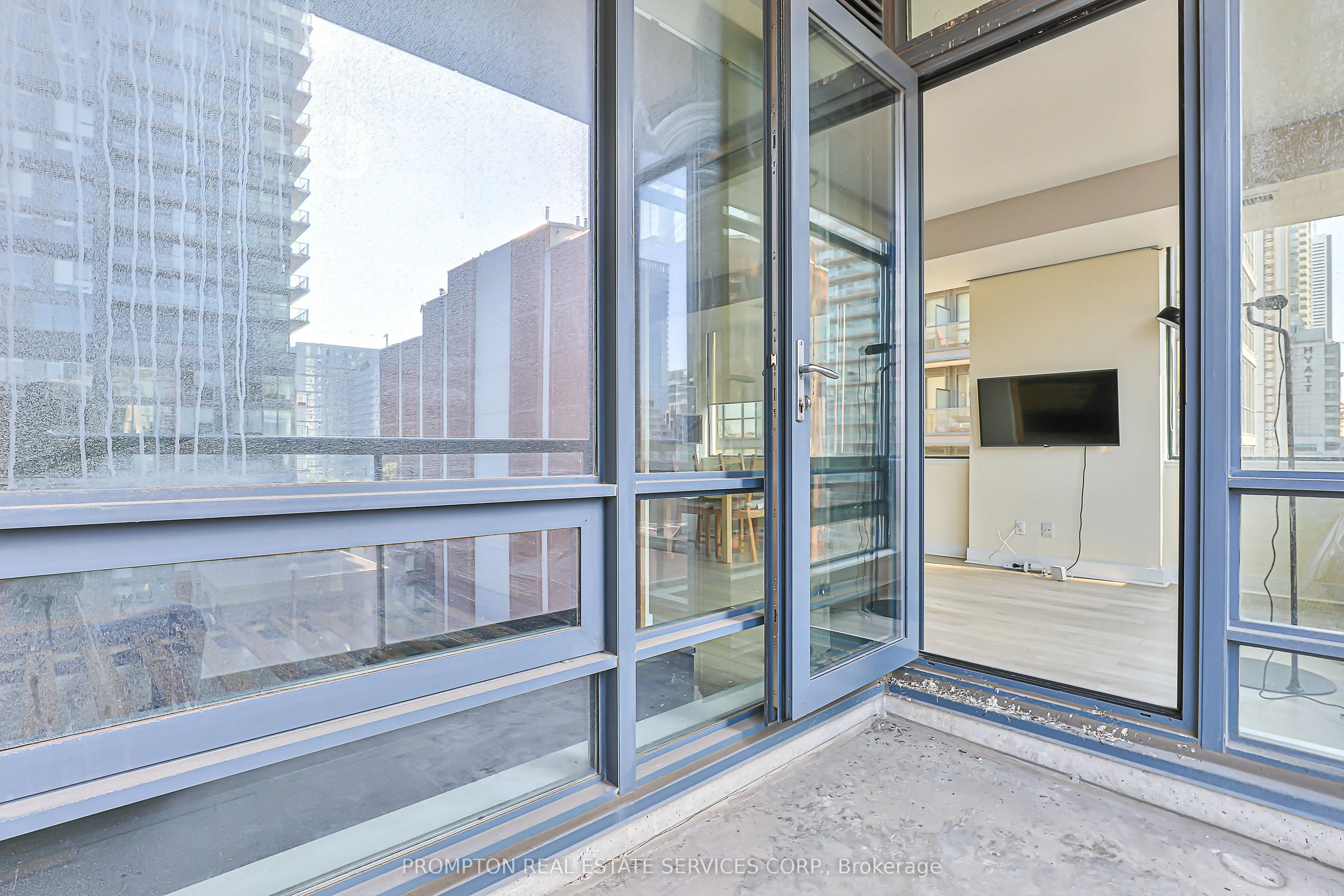438 King Street W, #1216