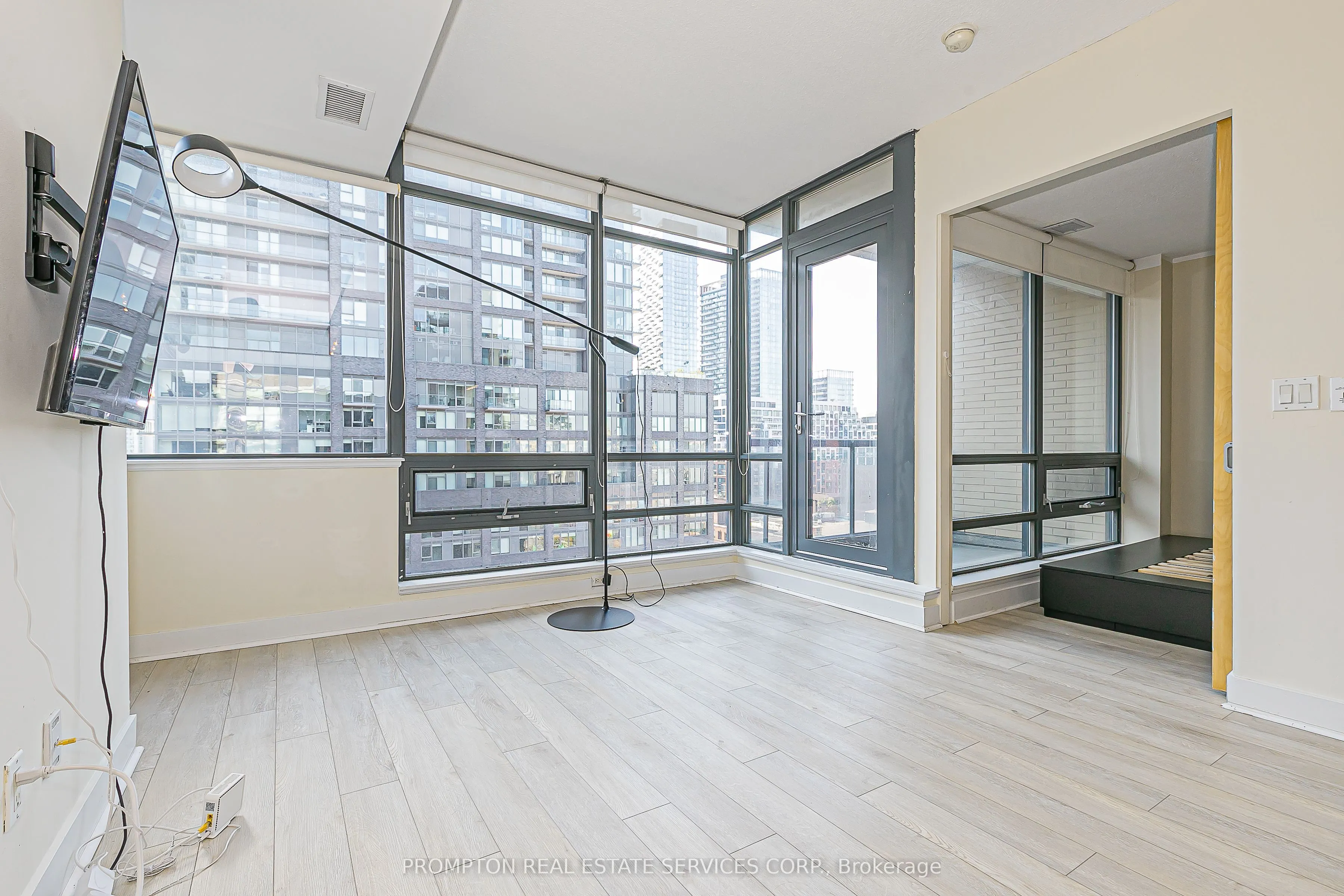 438 King Street W, #1216