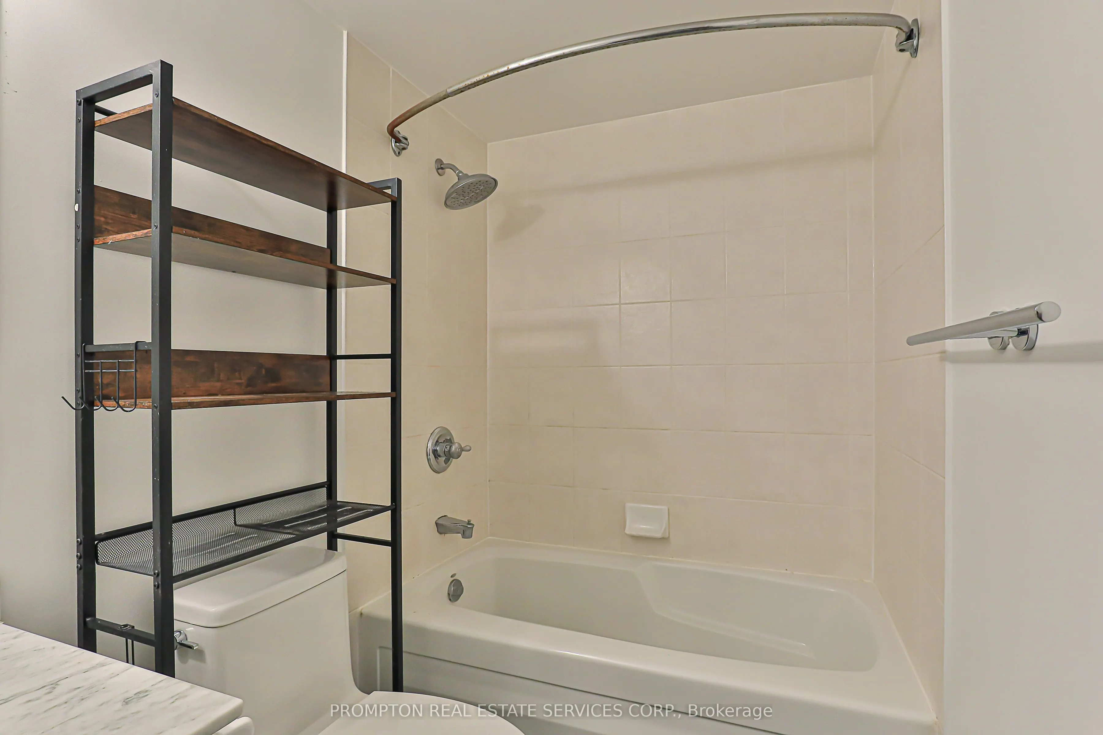 438 King Street W, #1216