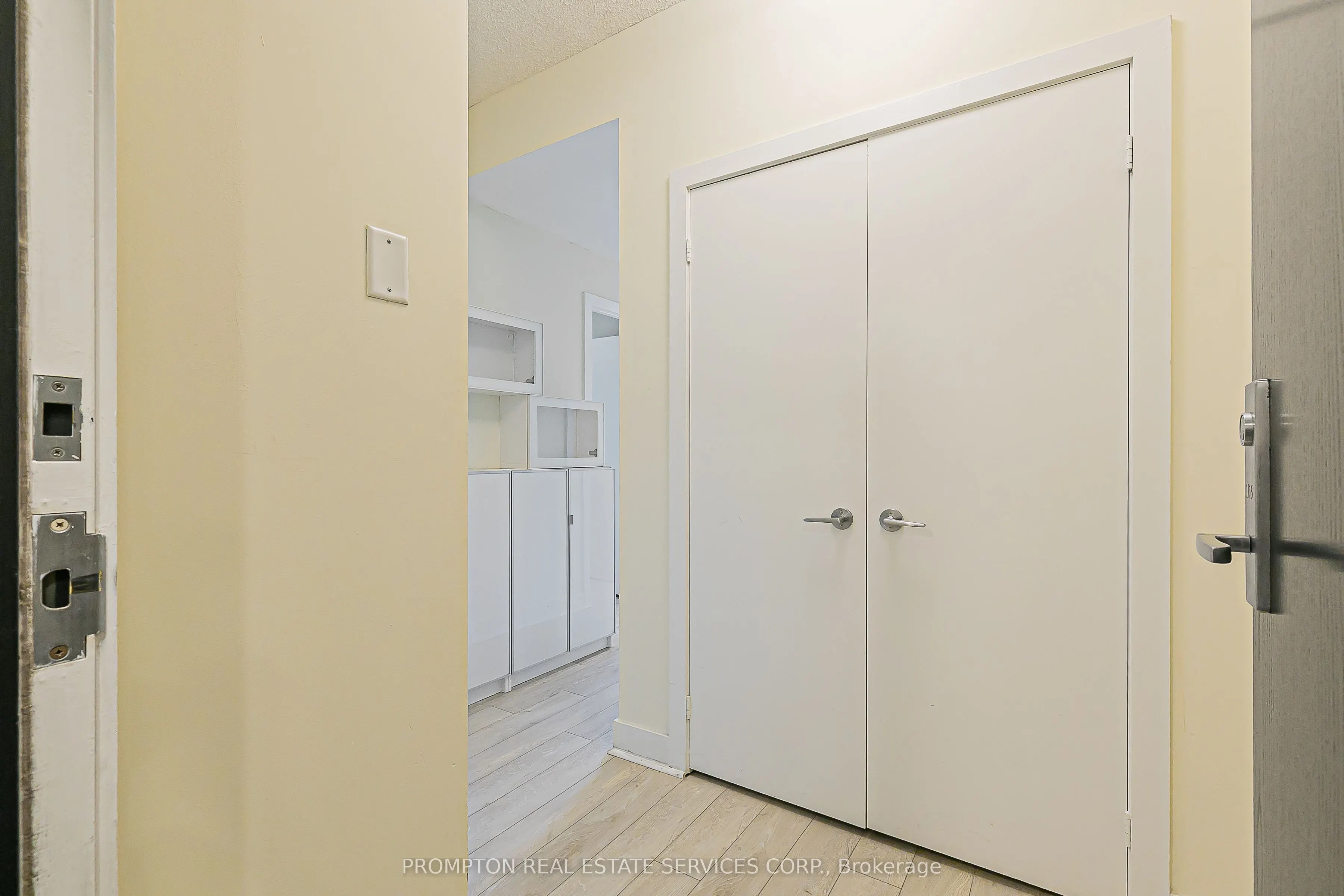 438 King Street W, #1216