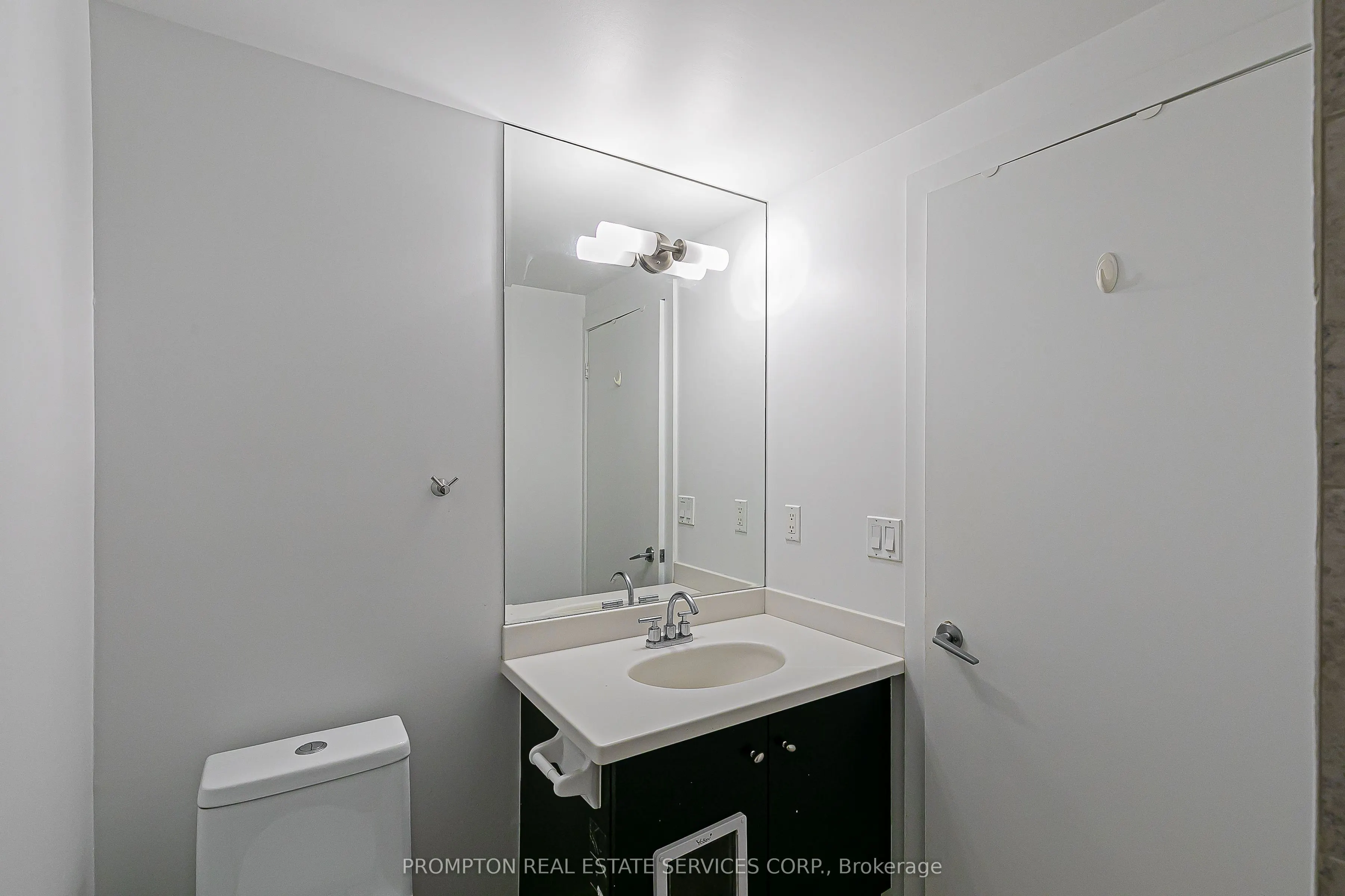 438 King Street W, #1216