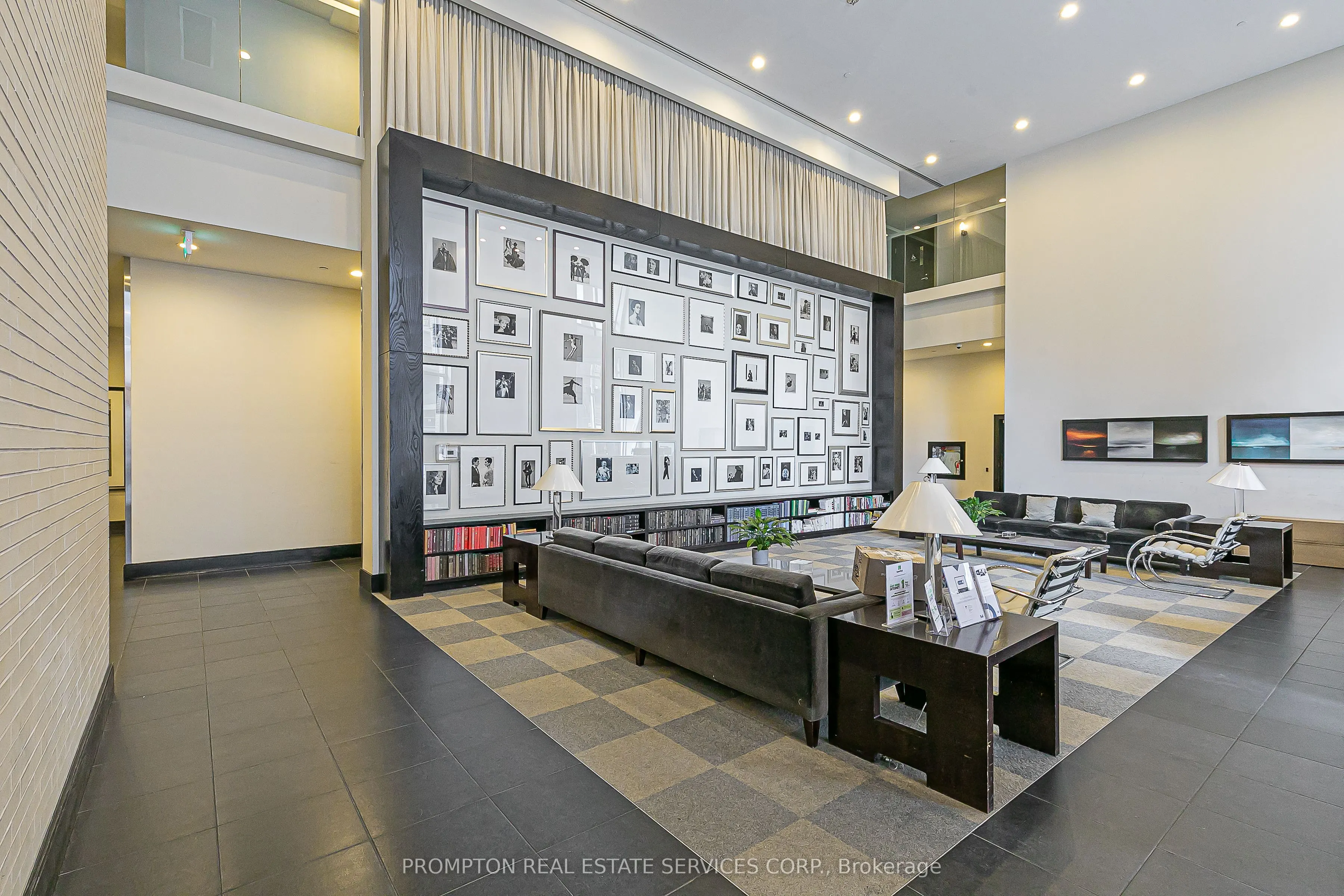 438 King Street W, #1216