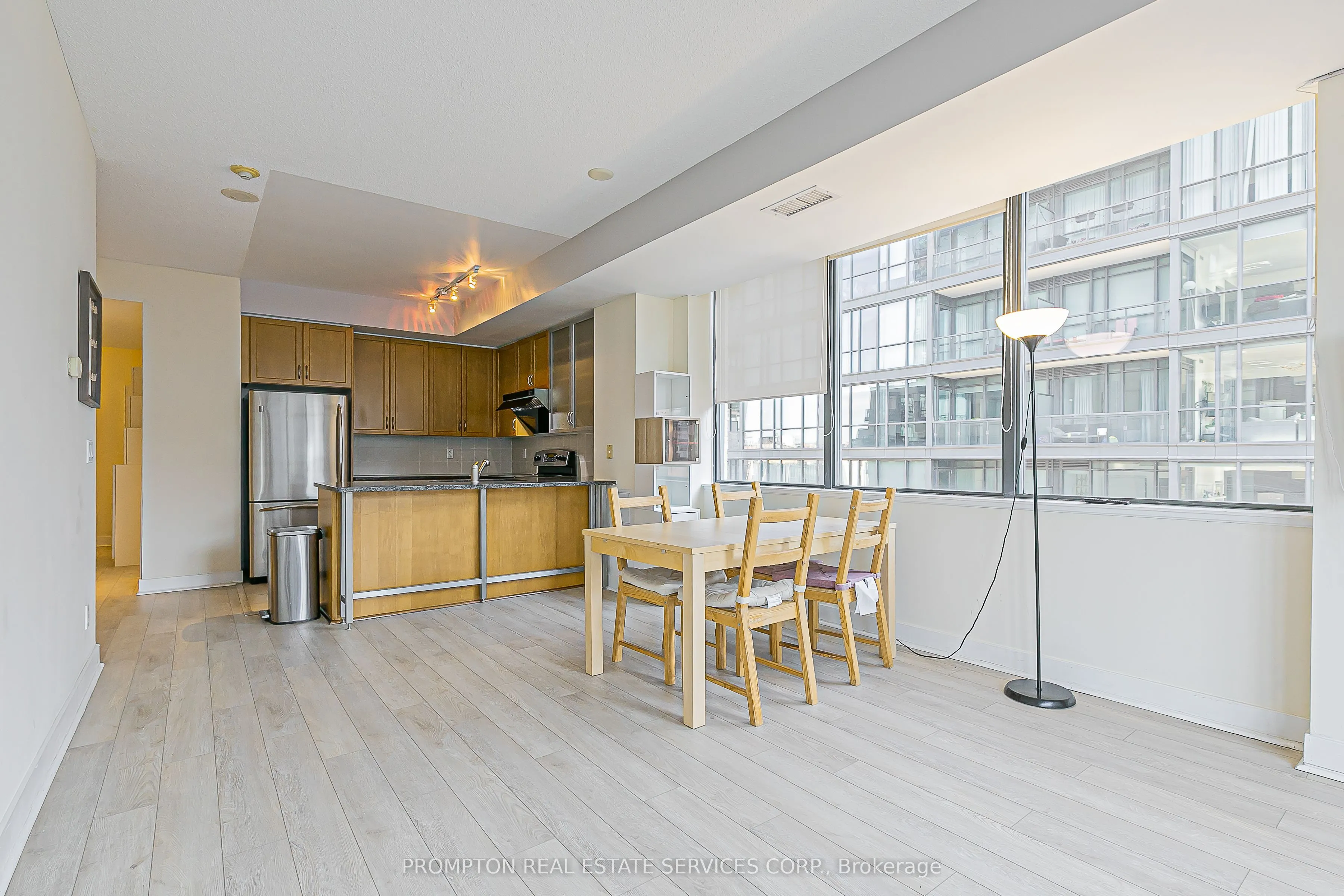 438 King Street W, #1216