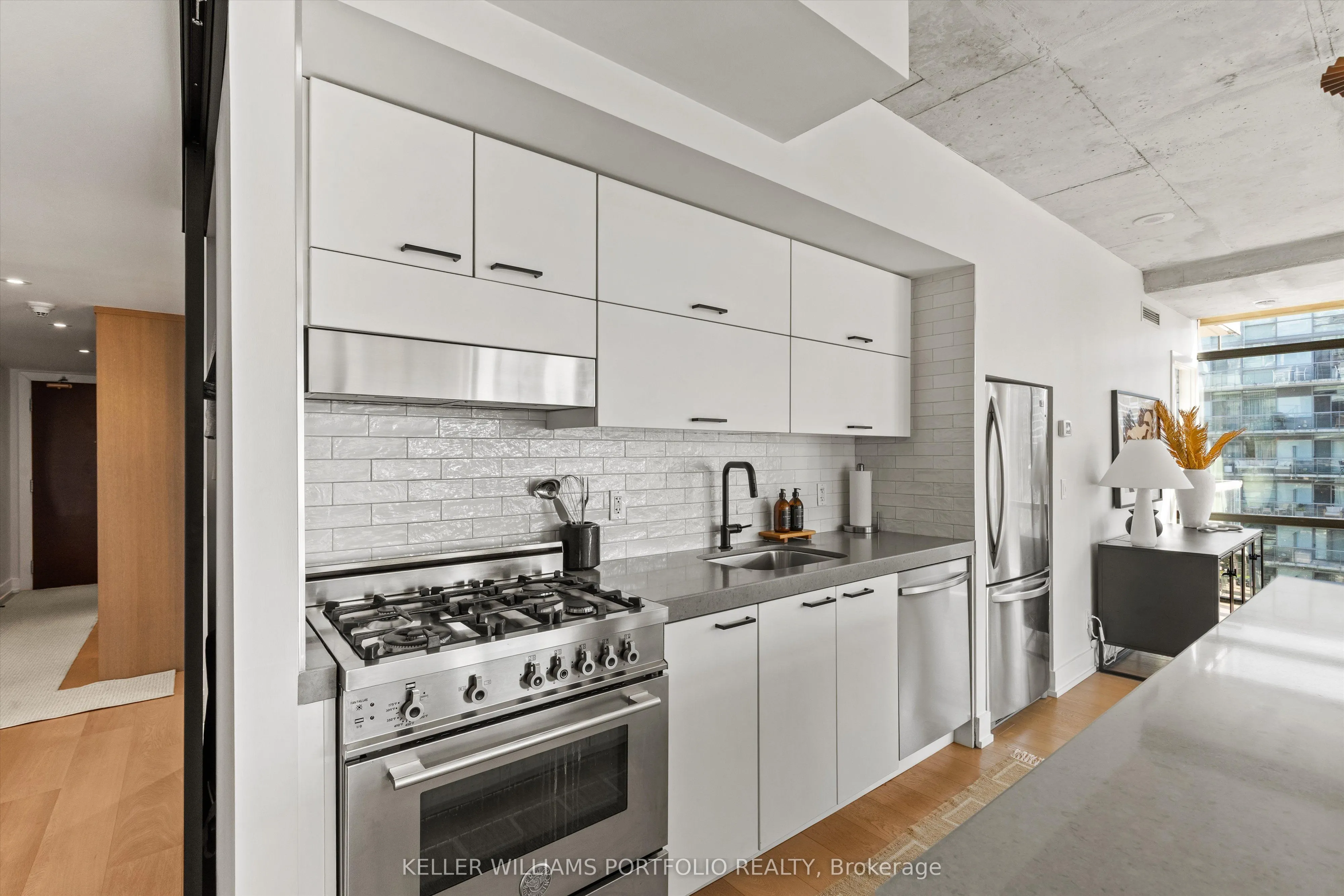 55 Stewart Street, #930