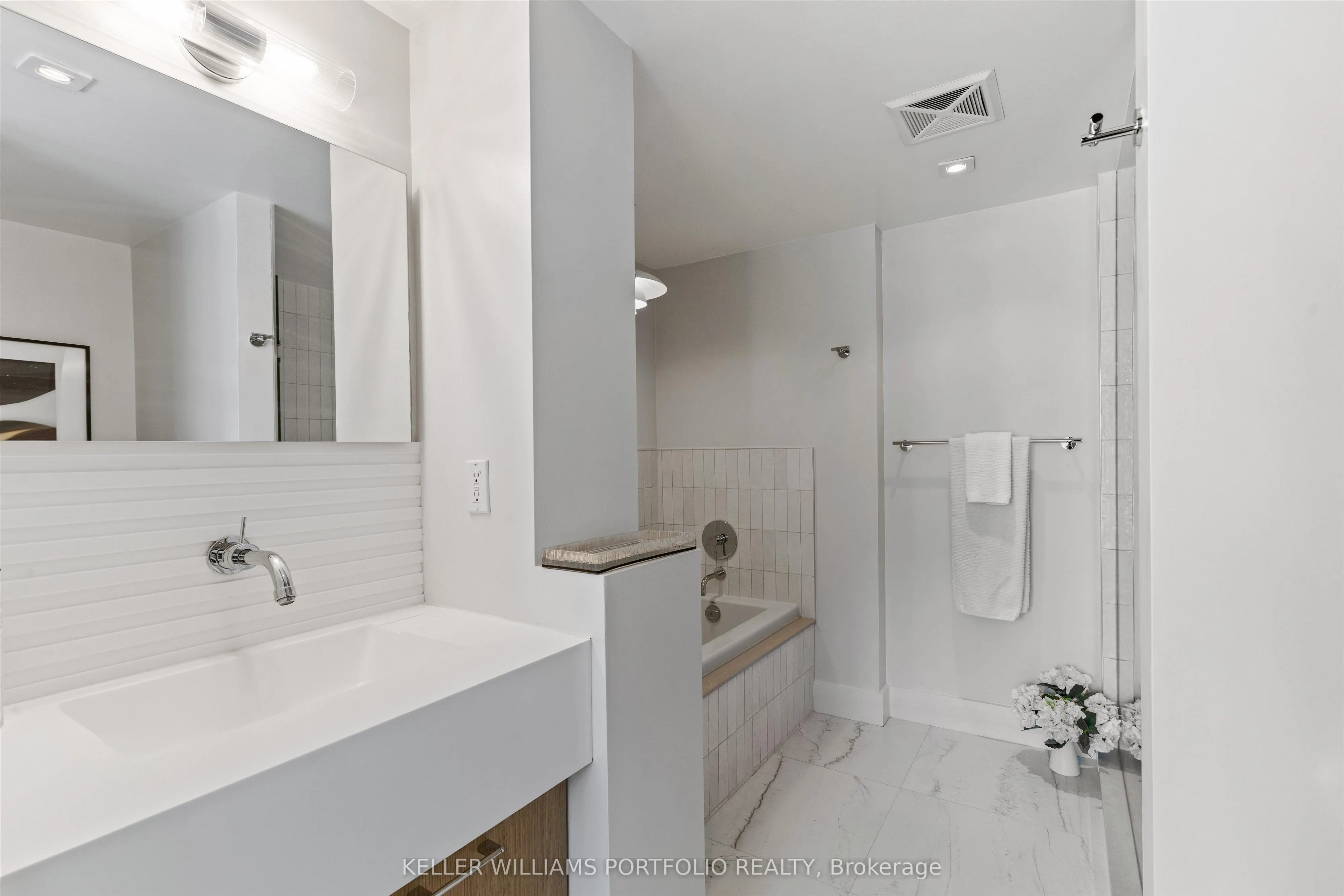 55 Stewart Street, #930