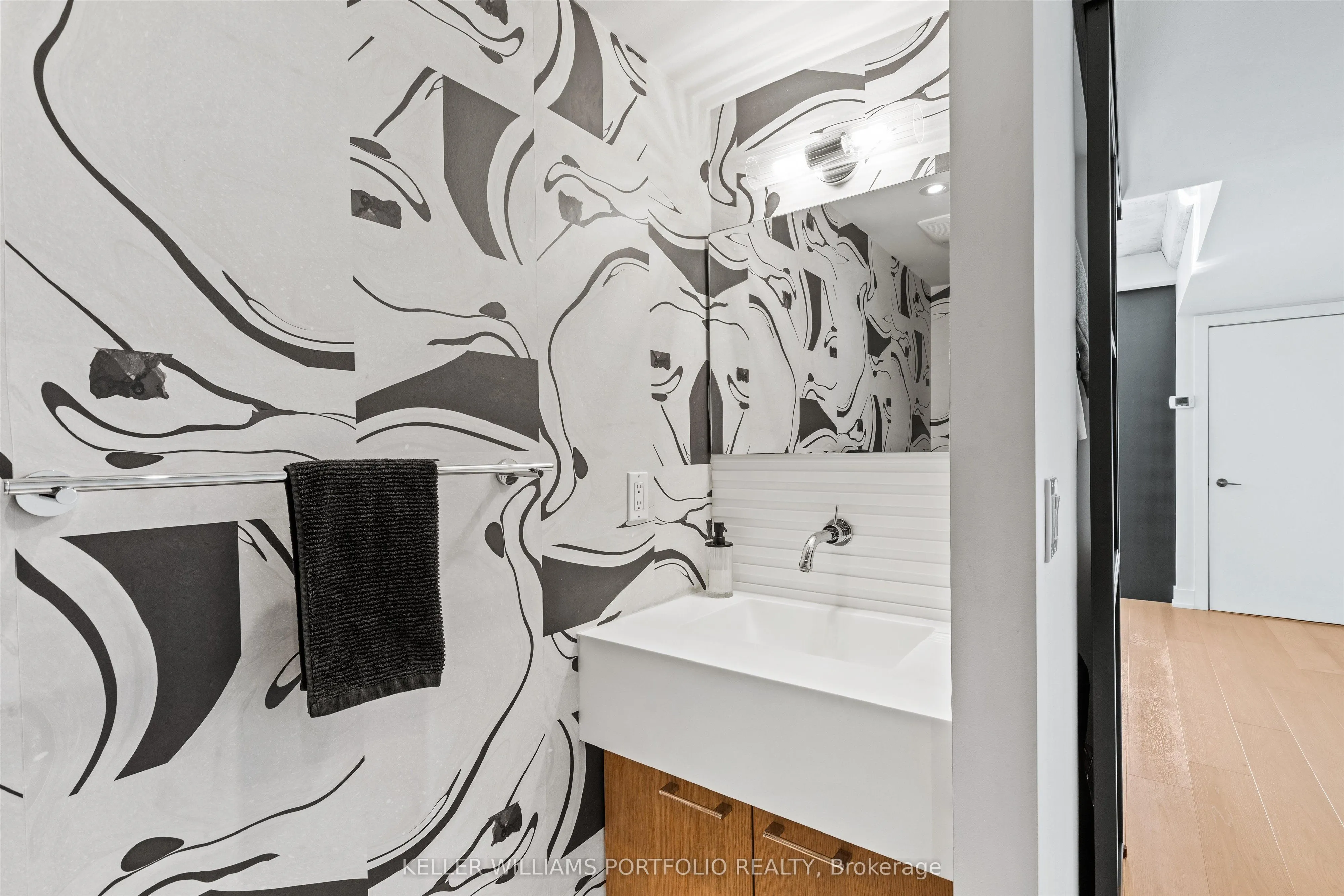 55 Stewart Street, #930