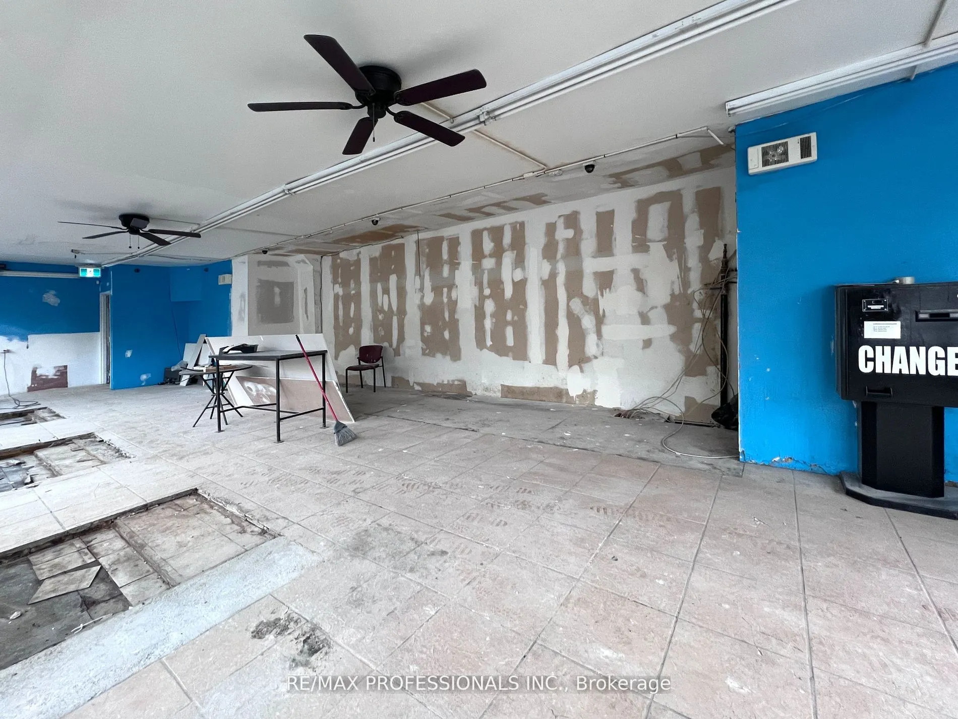 345 Dundas Street E, #Main