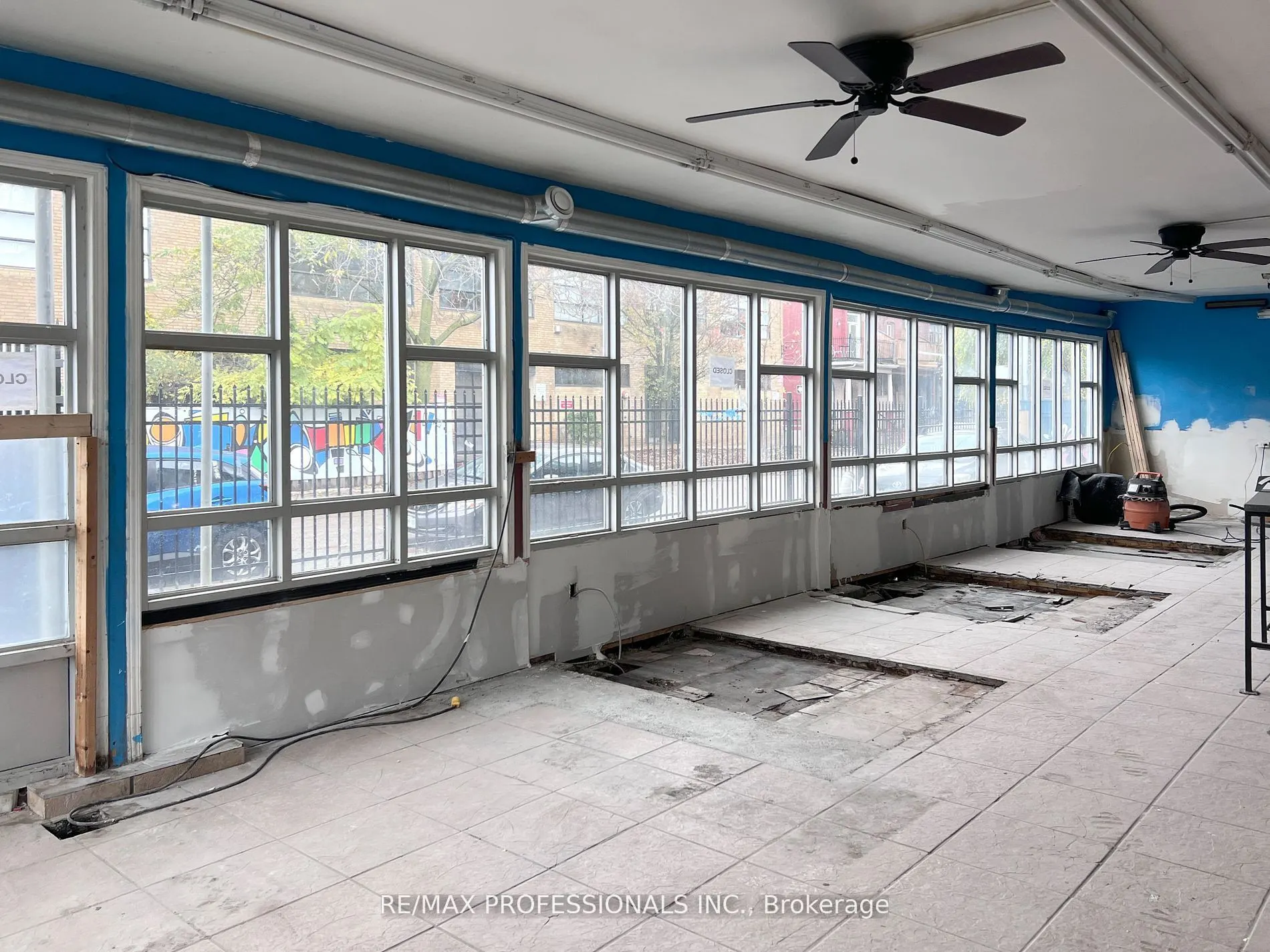 345 Dundas Street E, #Main
