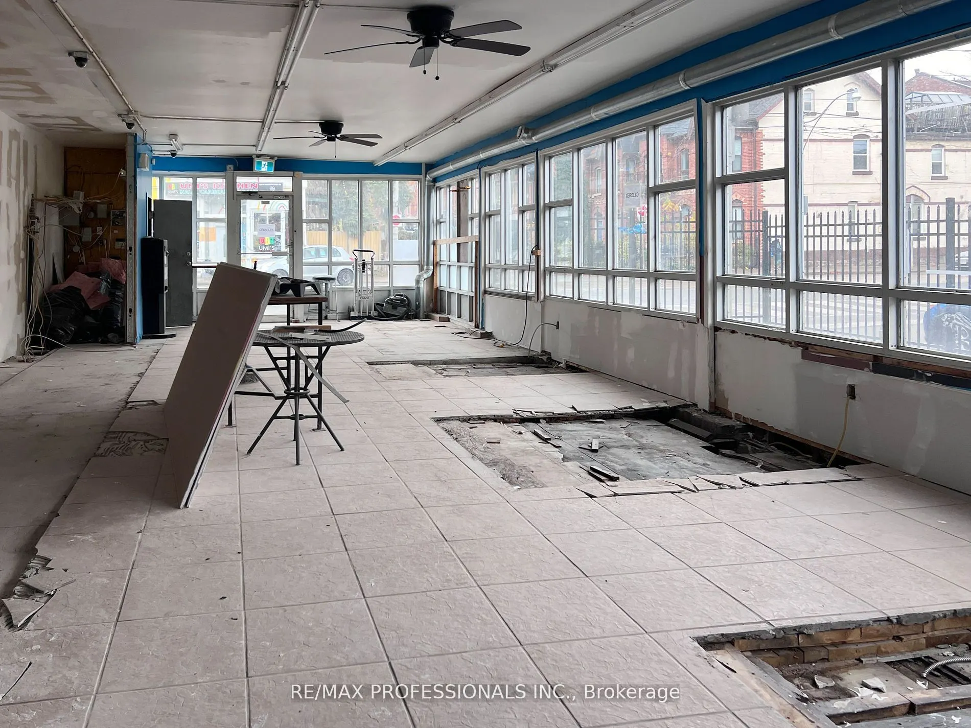 345 Dundas Street E, #Main