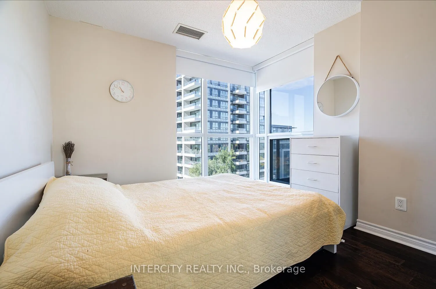 2885 Bayview Avenue, #525