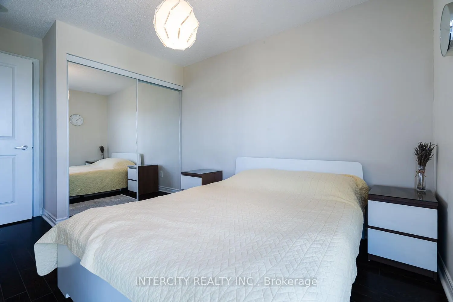 2885 Bayview Avenue, #525