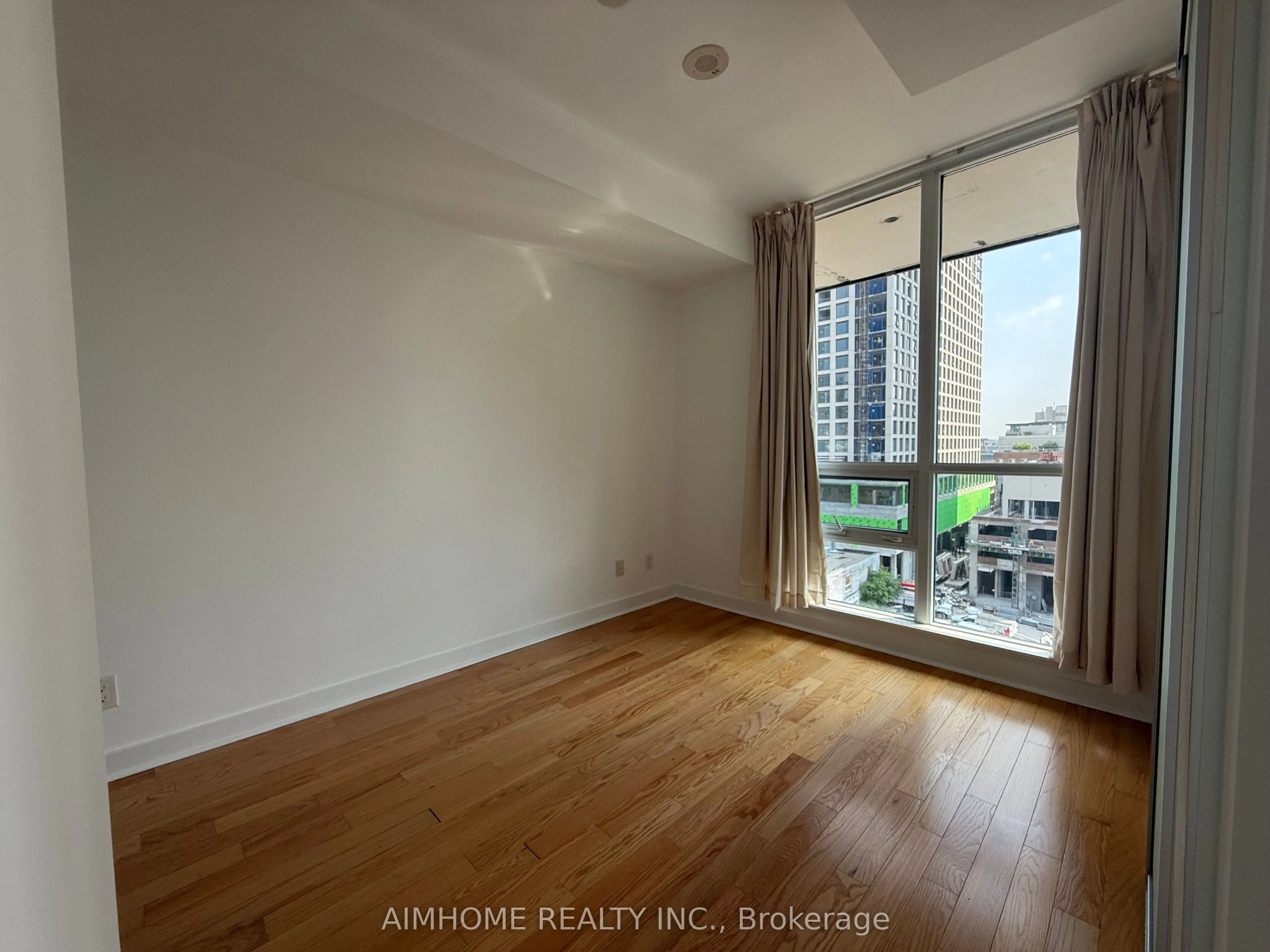 320 Richmond Street E, #921