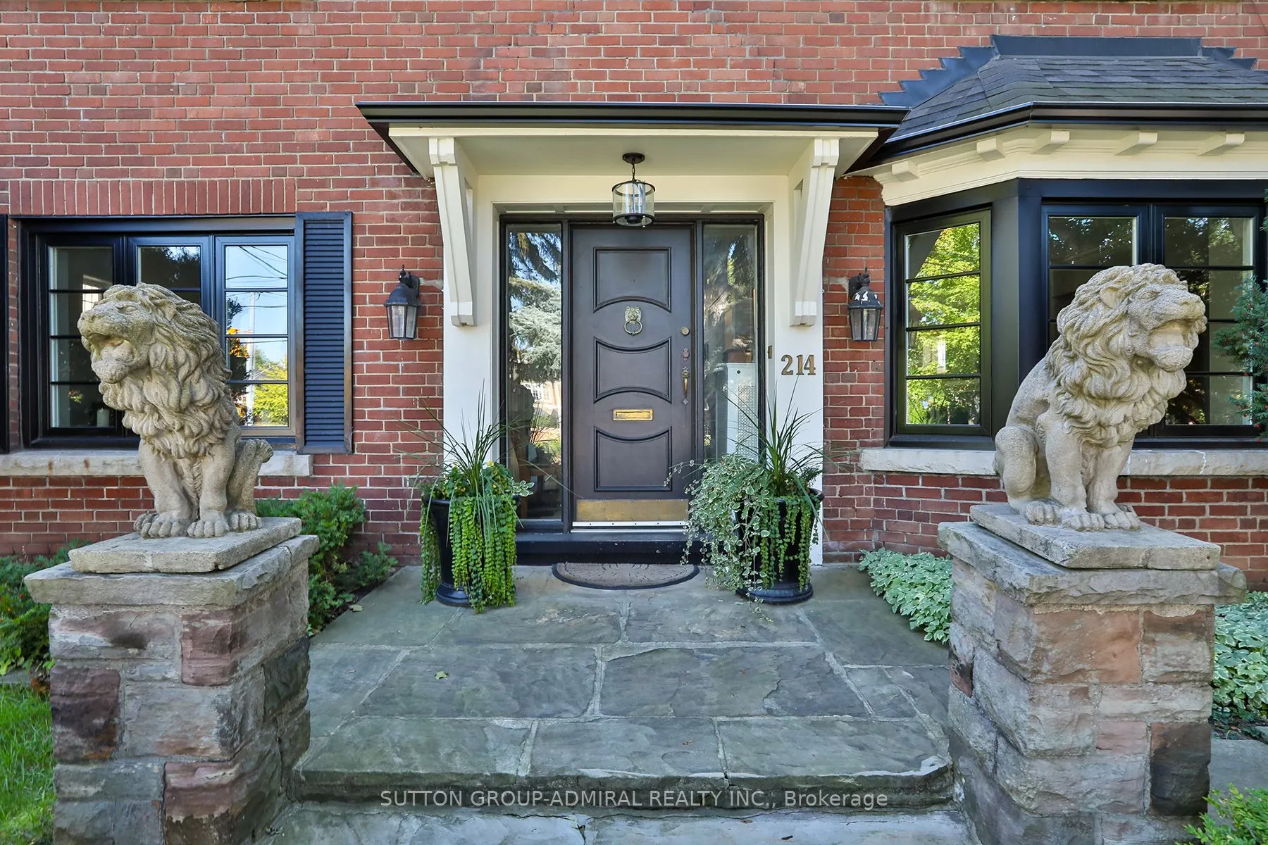 214 Dinnick Crescent