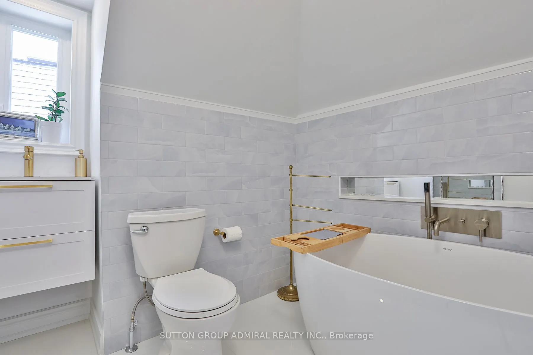 214 Dinnick Crescent