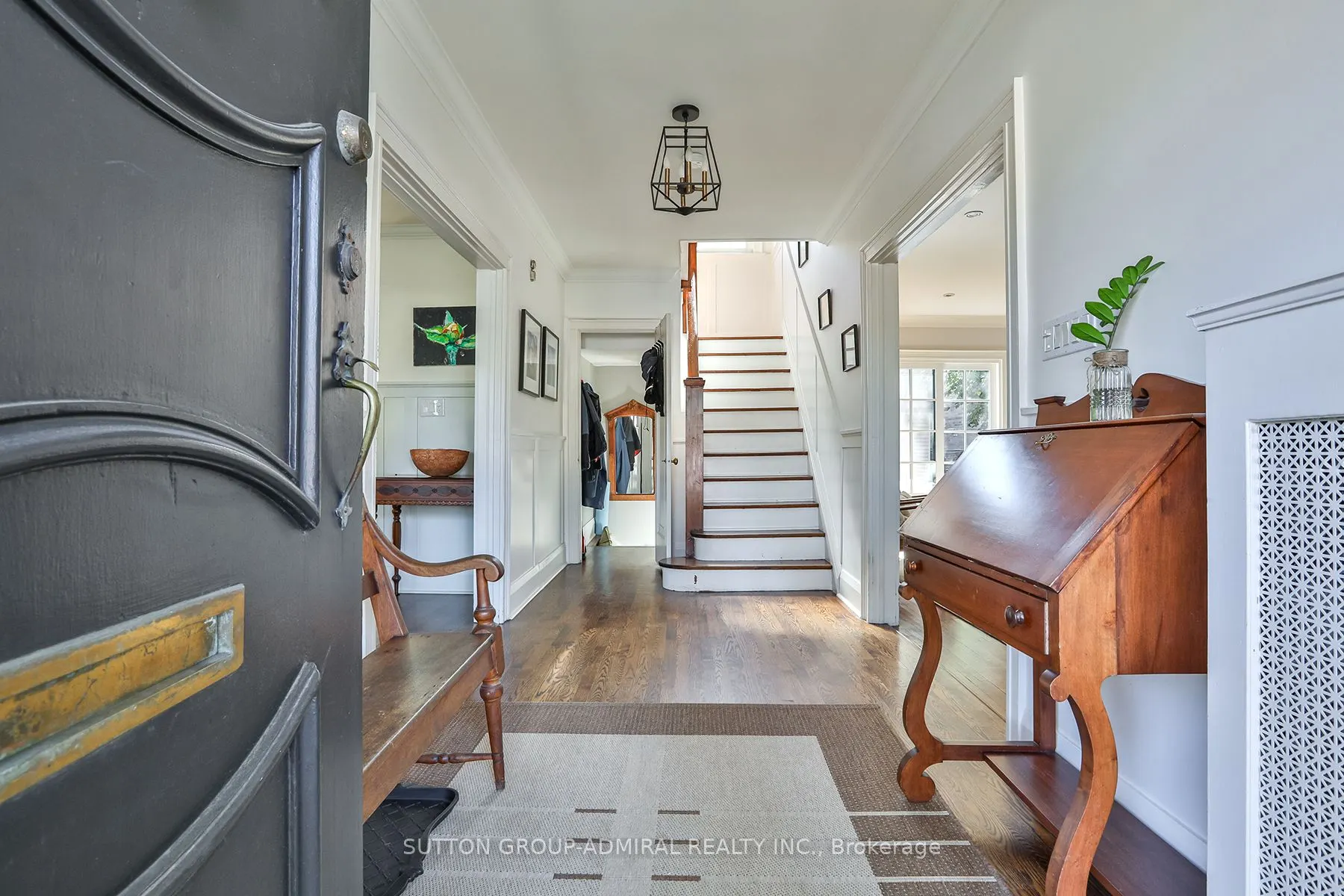 214 Dinnick Crescent