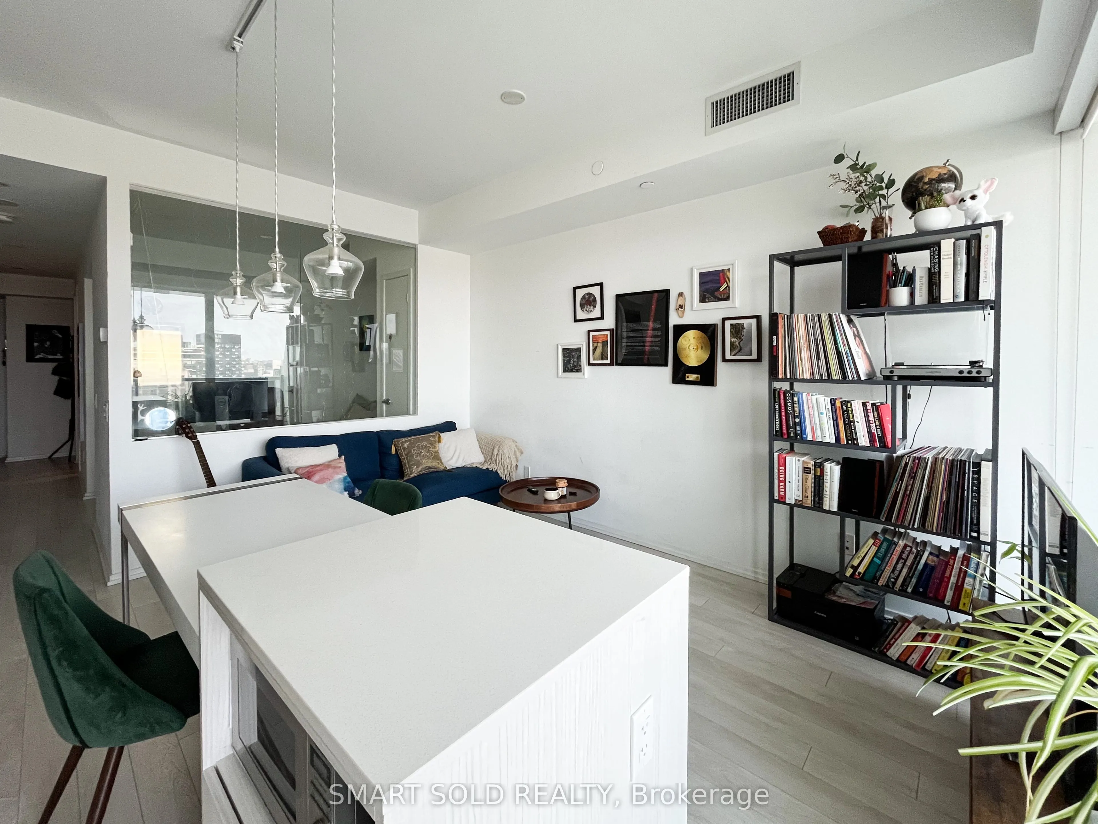 197 Yonge Street, #2403