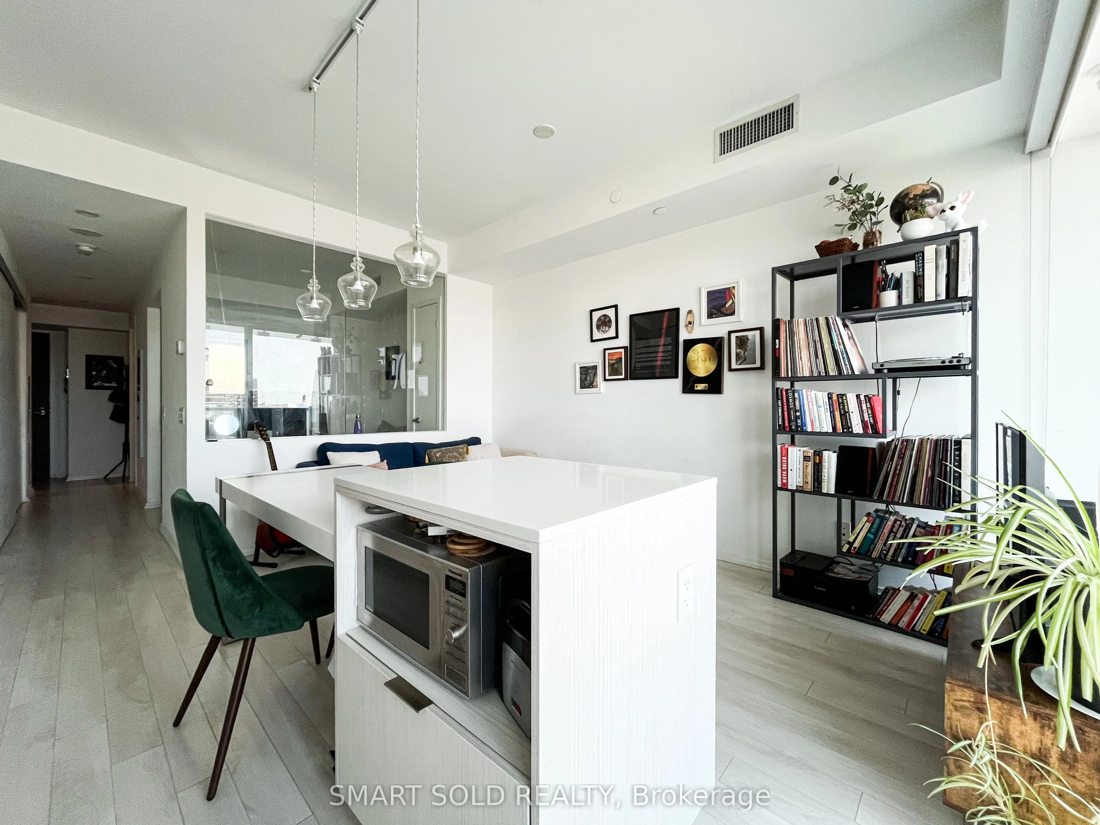 197 Yonge Street, #2403