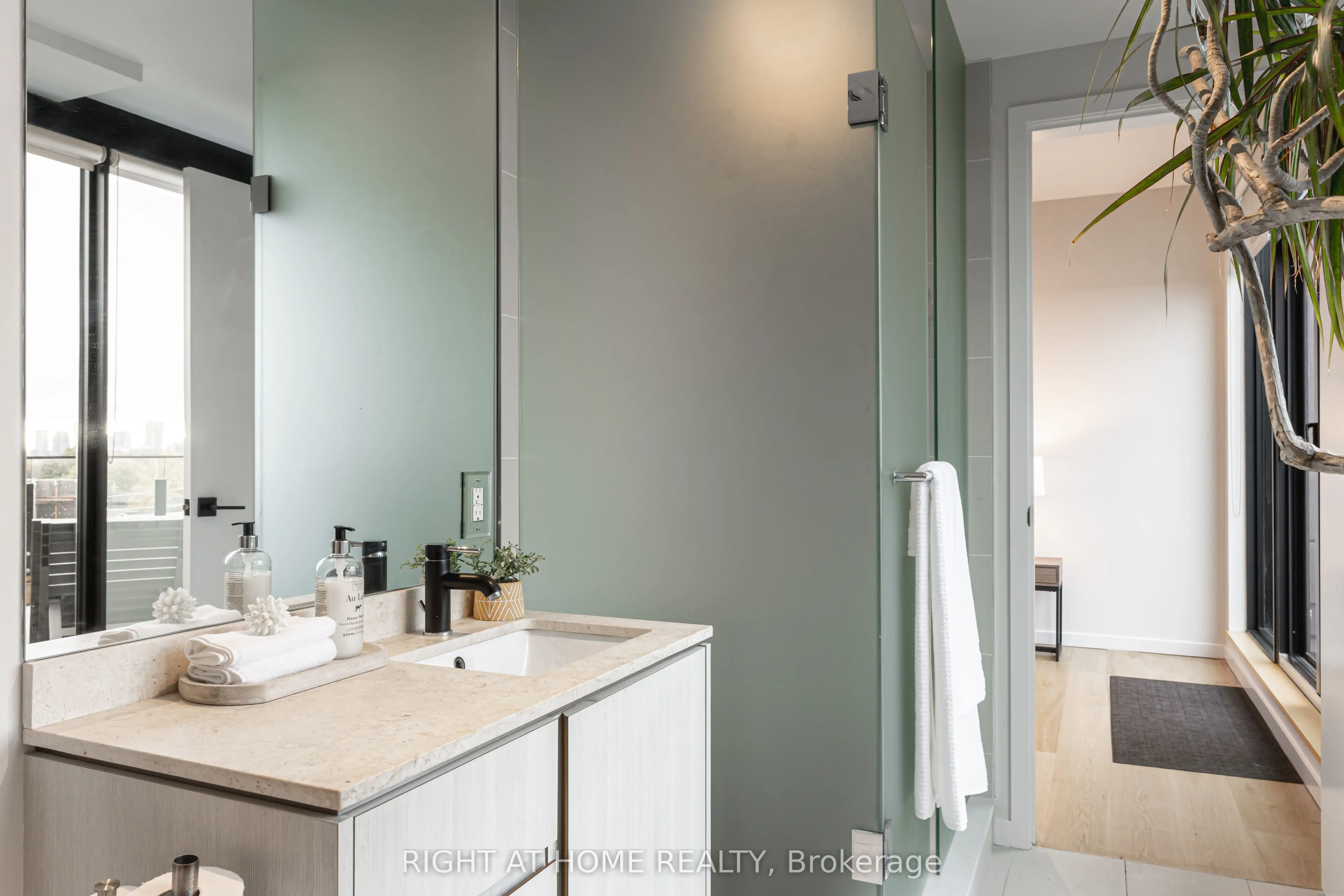 455 Dovercourt Road, #1