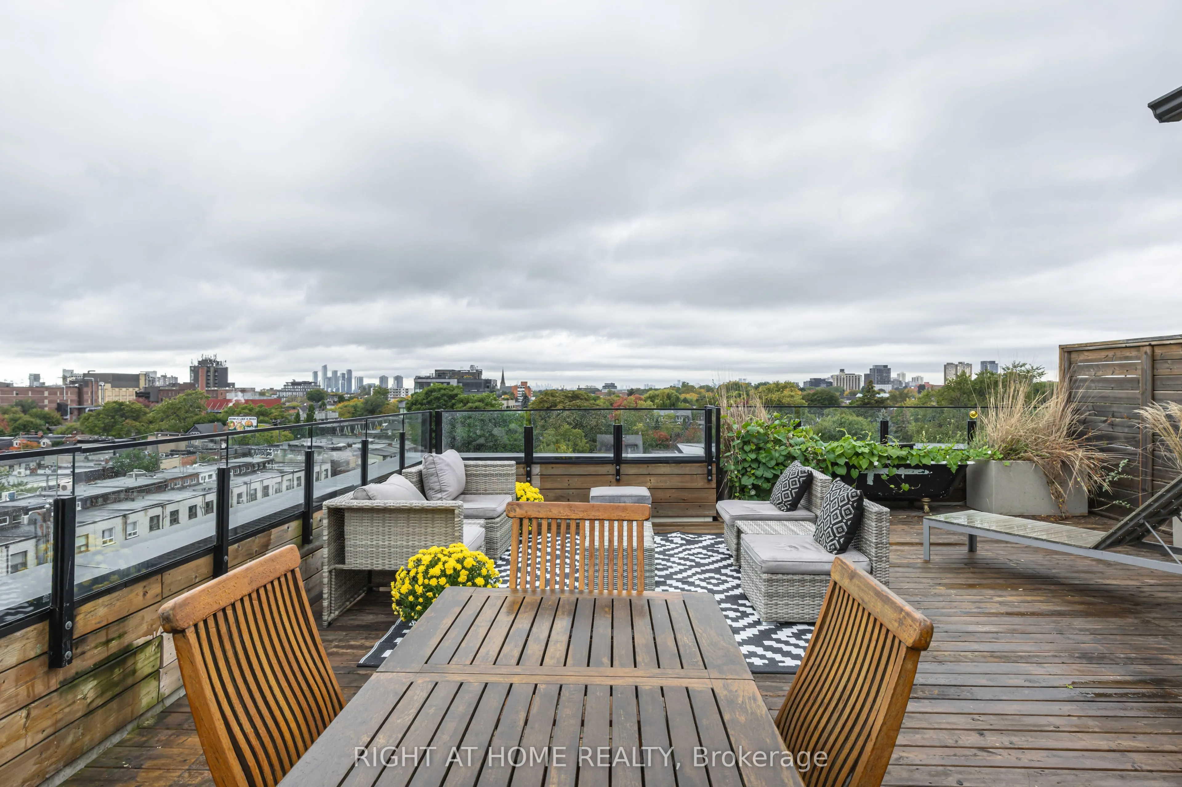 455 Dovercourt Road, #1