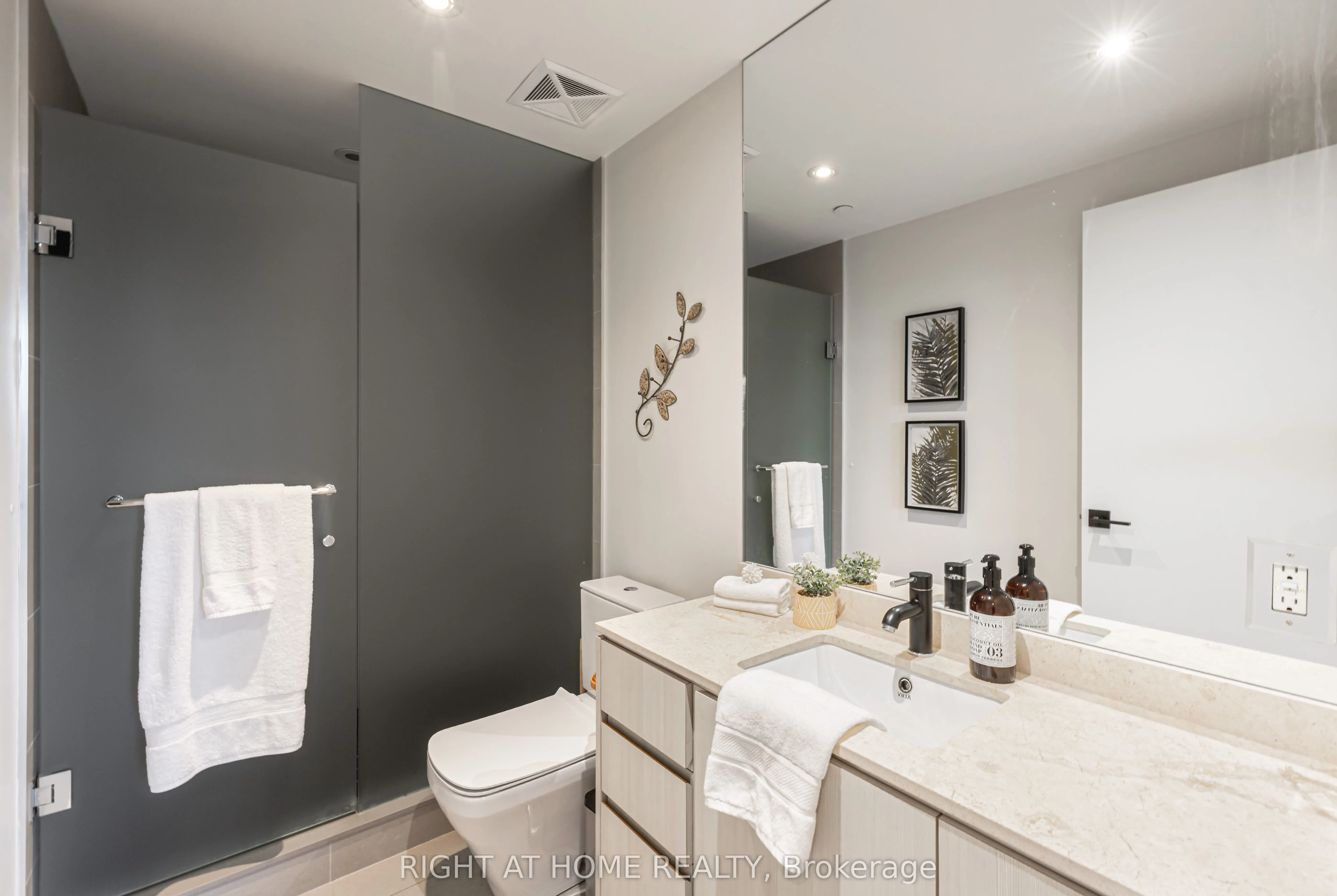 455 Dovercourt Road, #1