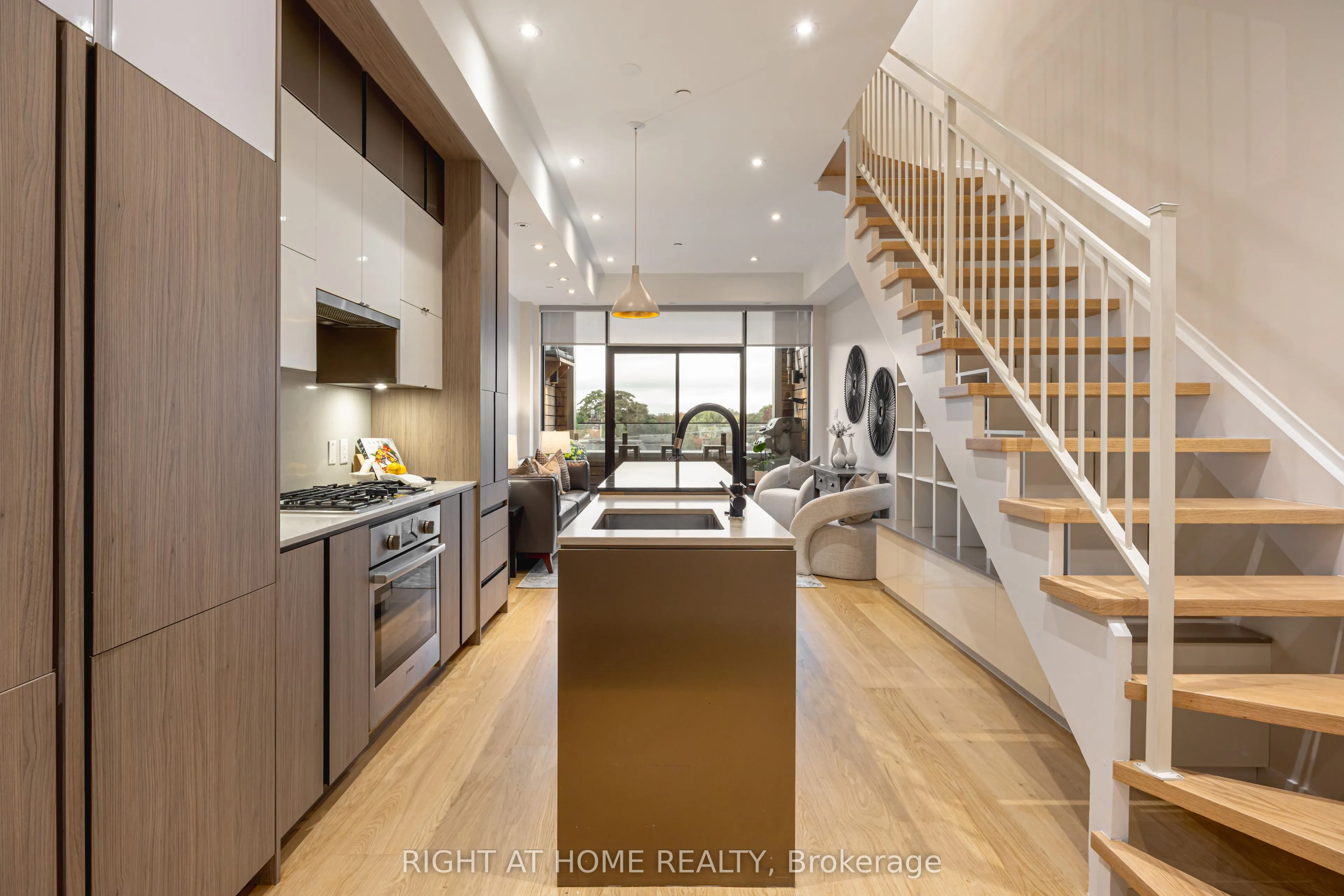 455 Dovercourt Road, #1