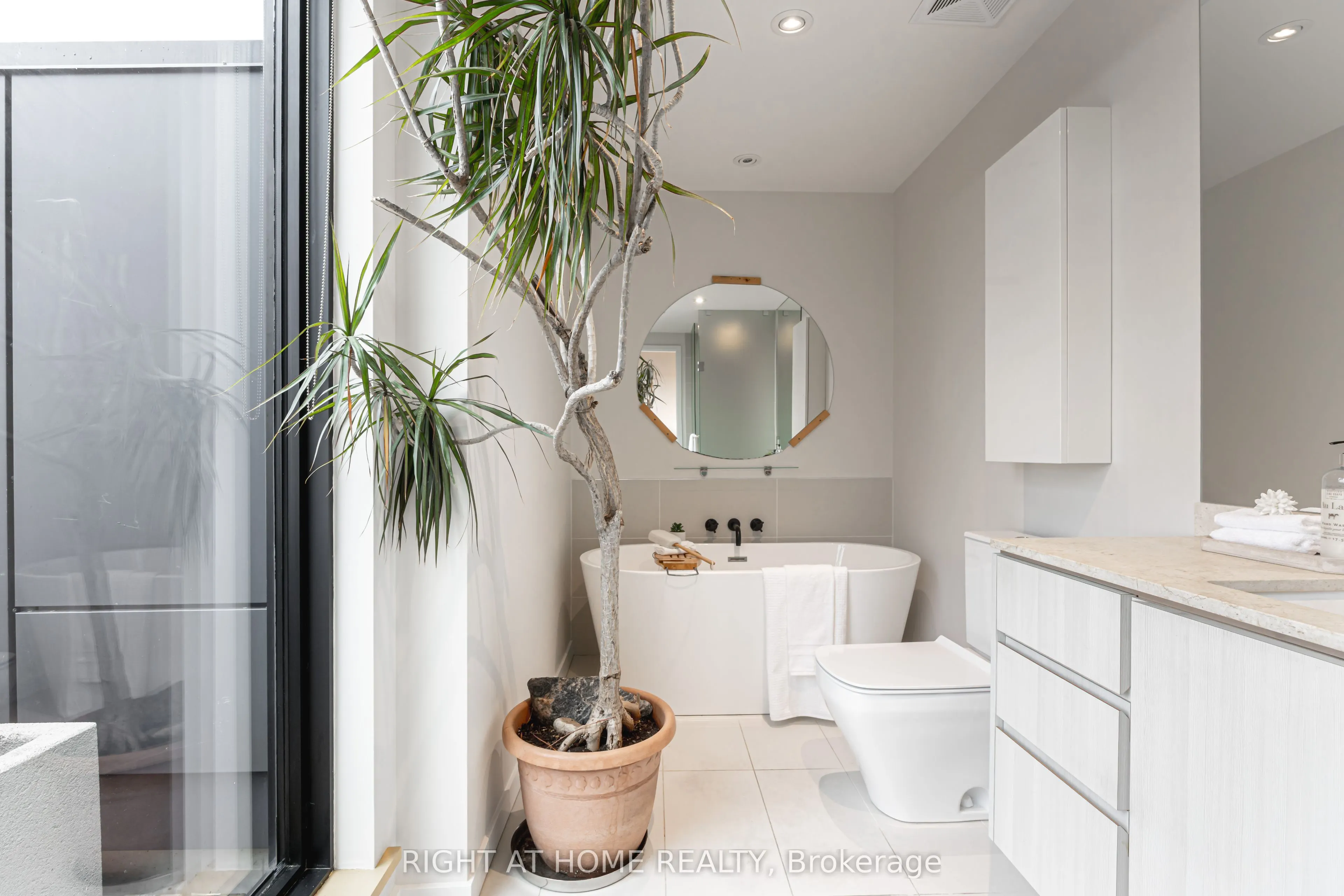 455 Dovercourt Road, #1