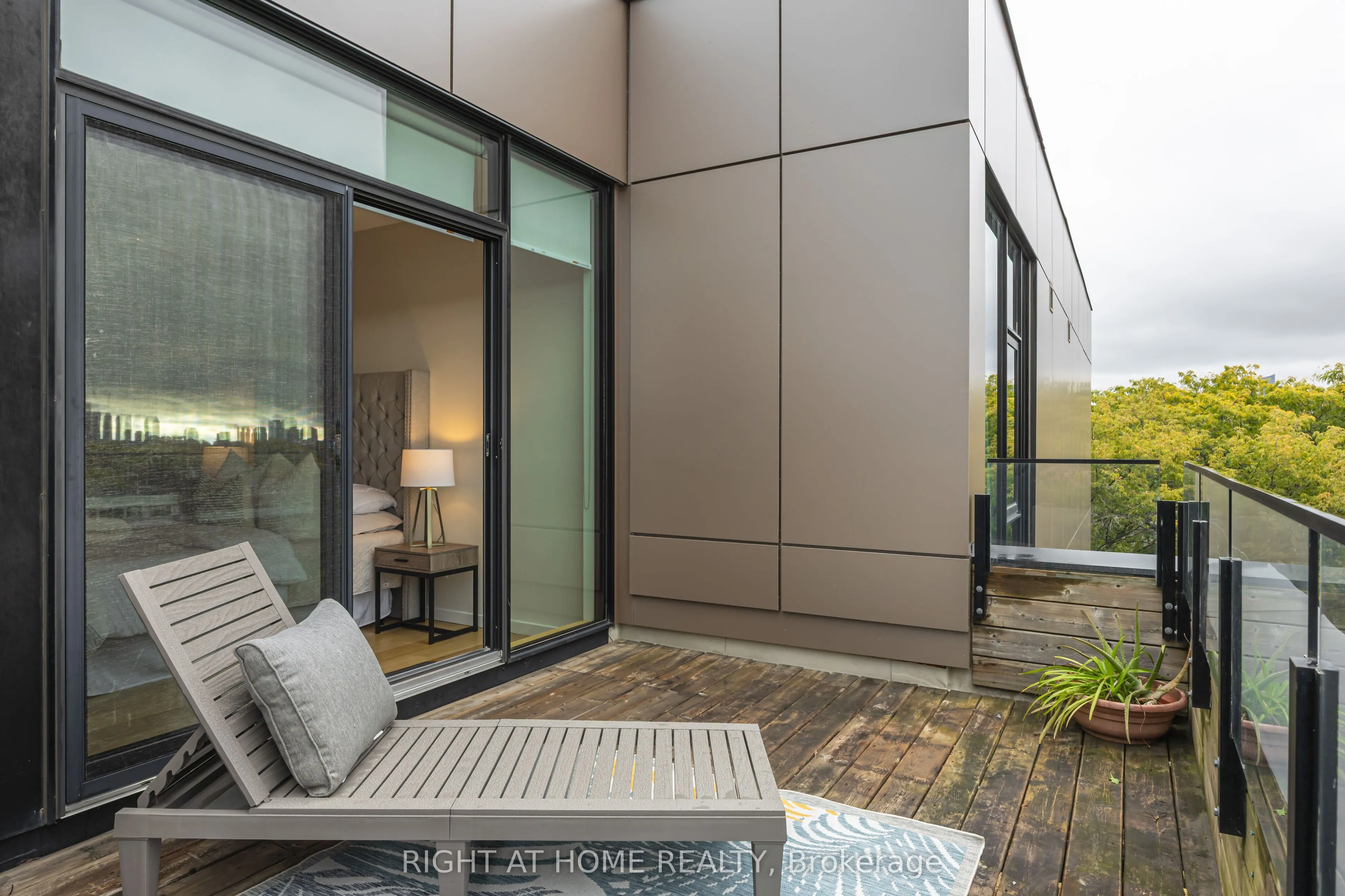 455 Dovercourt Road, #1