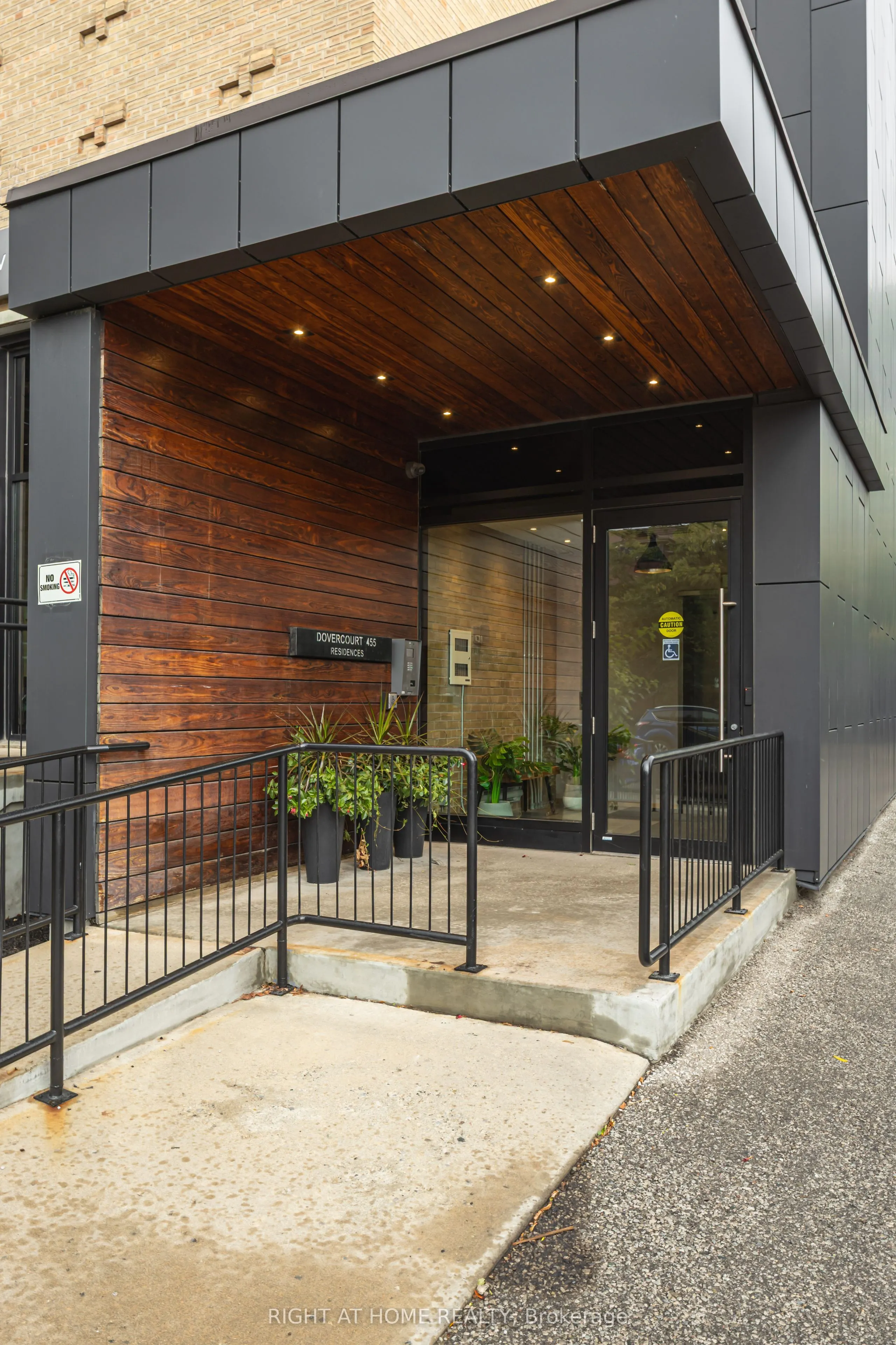455 Dovercourt Road, #1