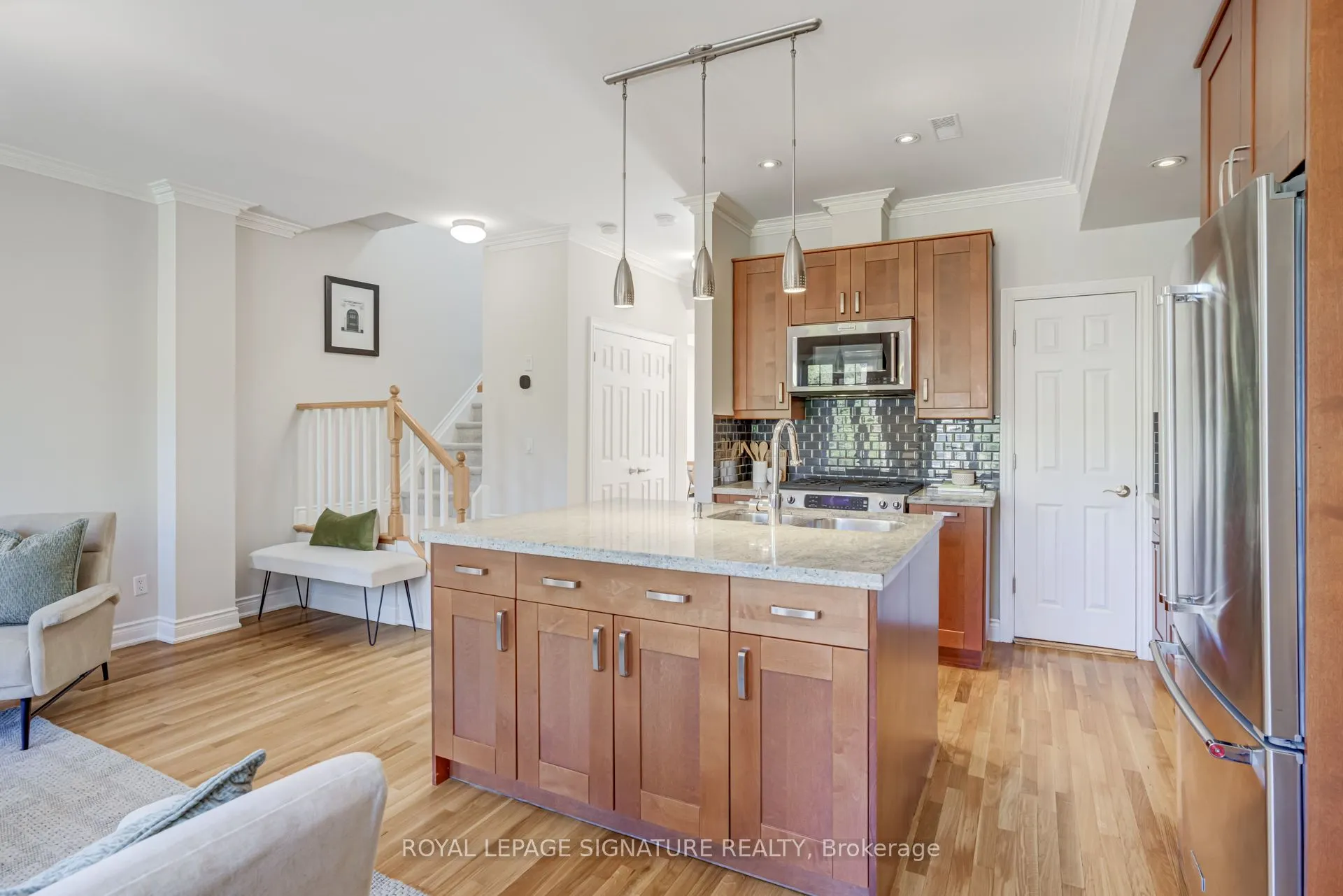 1015B College Street, #4