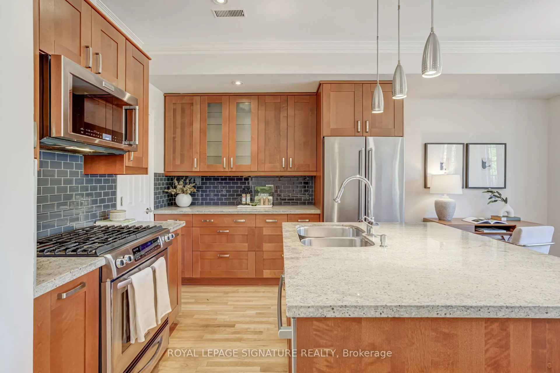 1015B College Street, #4