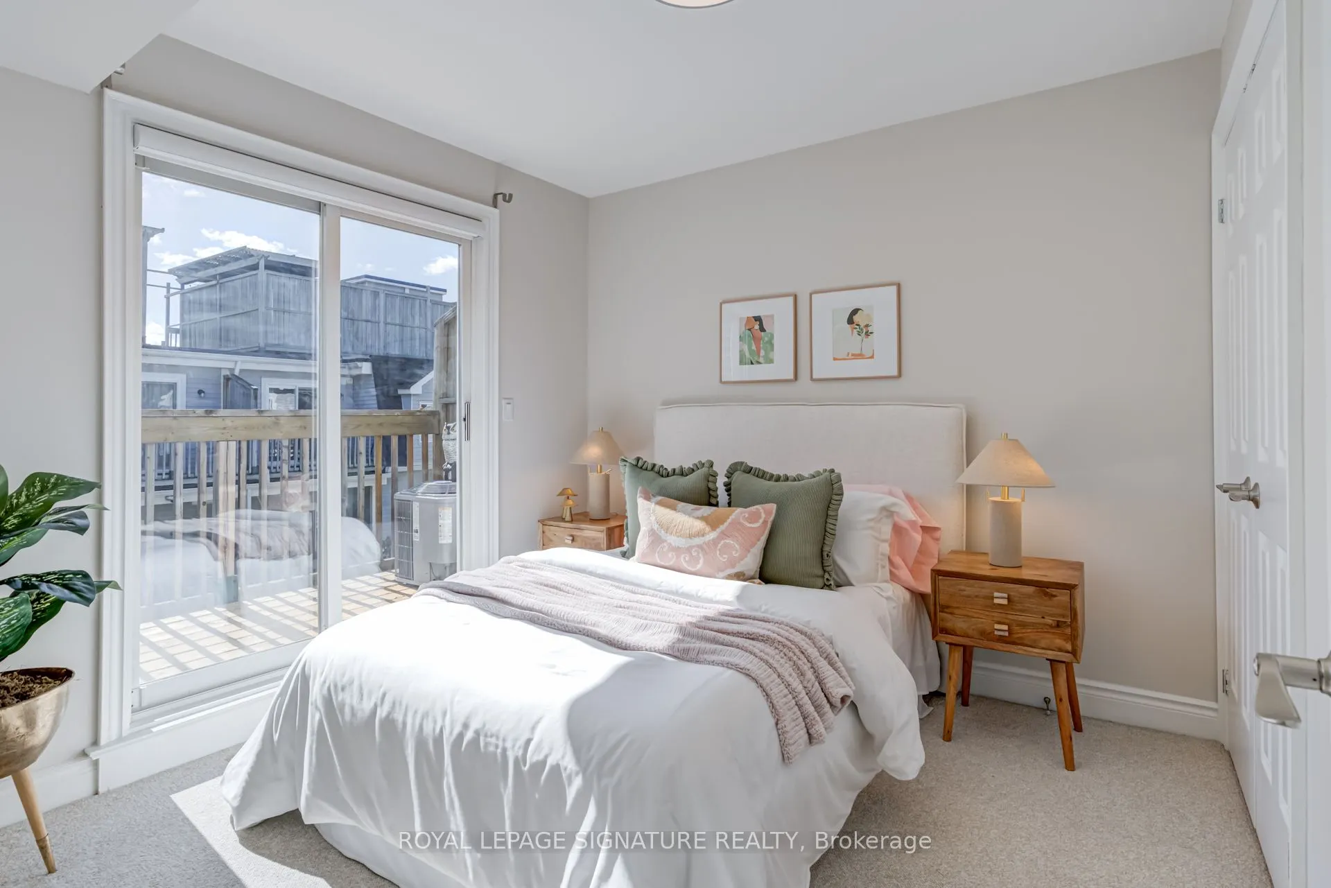 1015B College Street, #4