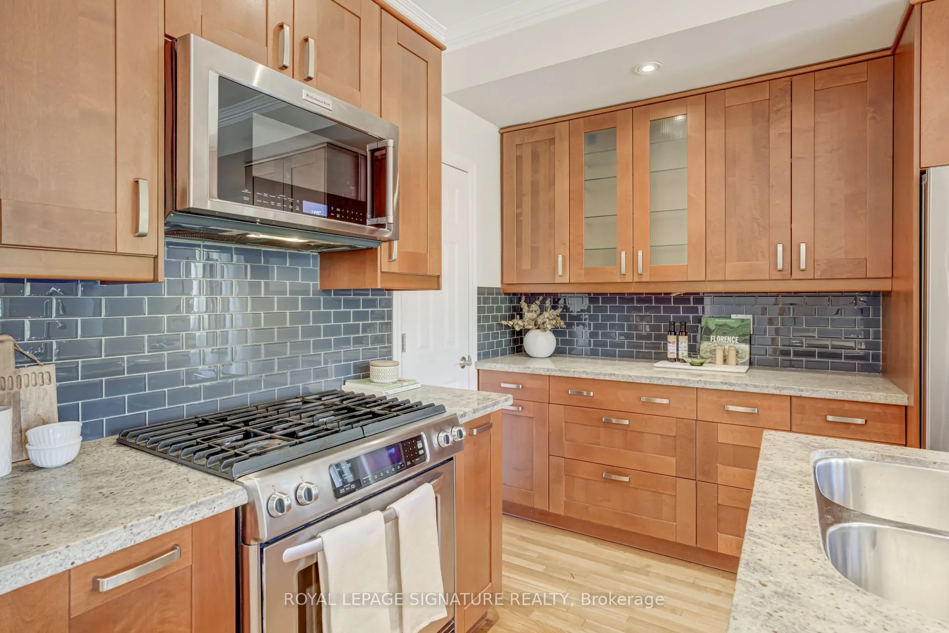 1015B College Street, #4