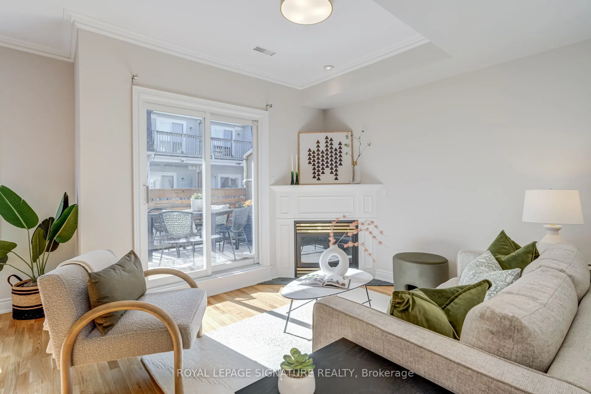 1015B College Street, #4