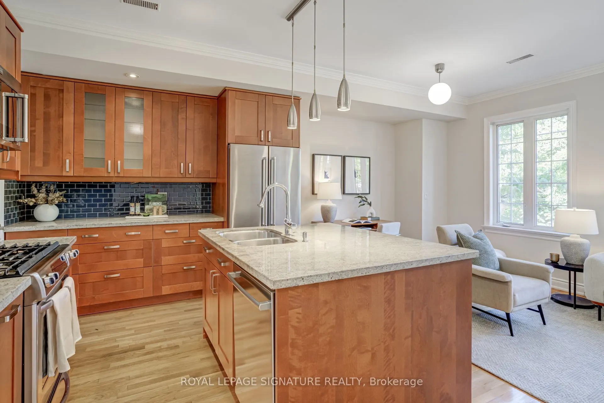 1015B College Street, #4