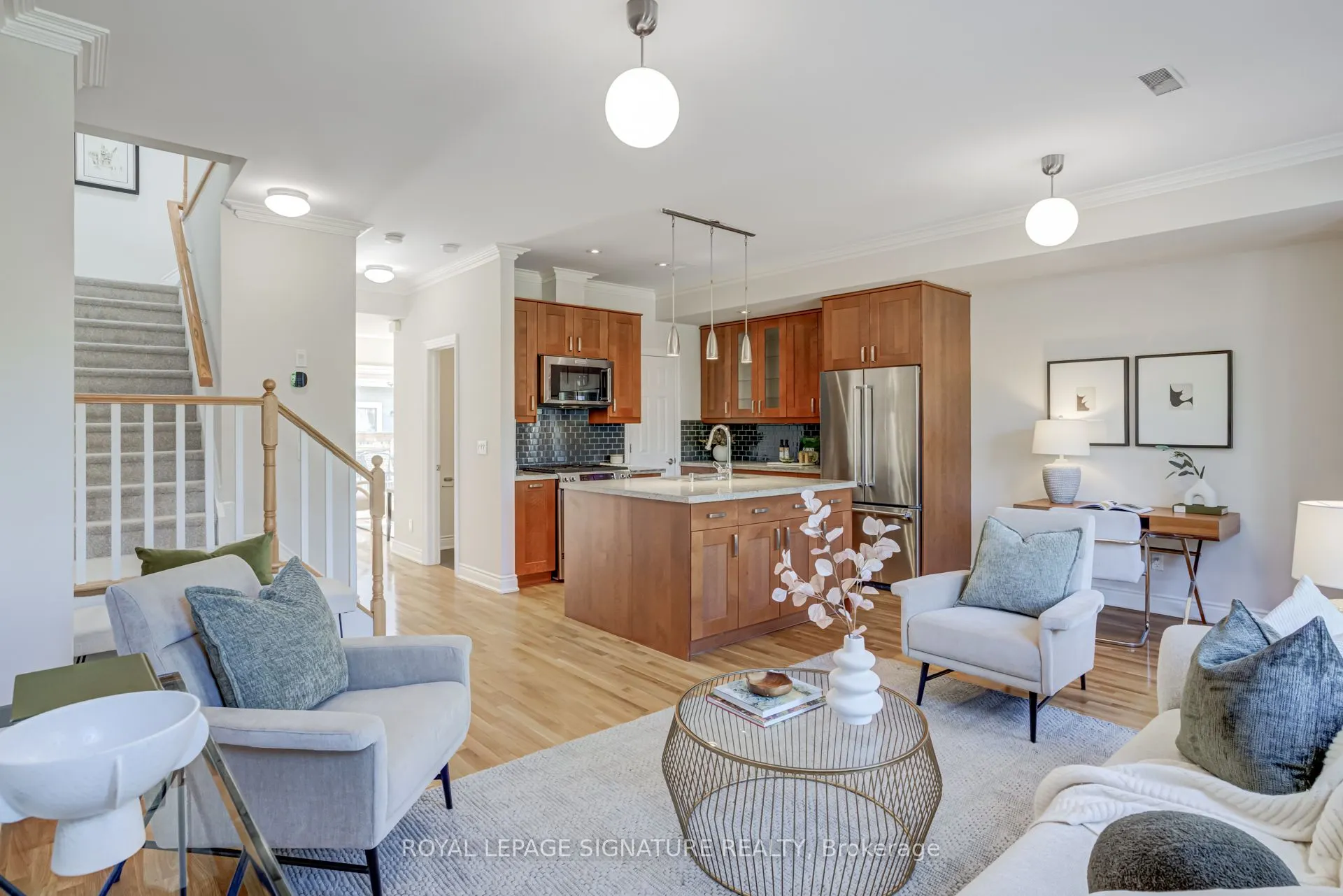 1015B College Street, #4