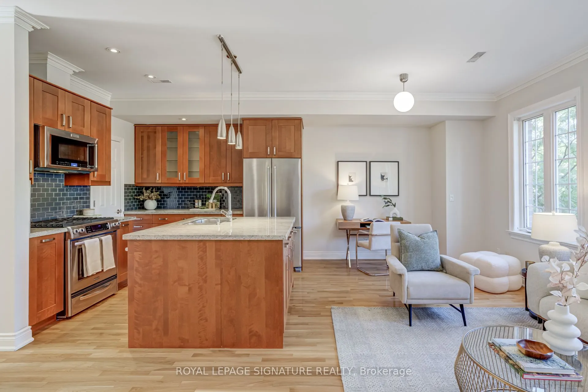 1015B College Street, #4