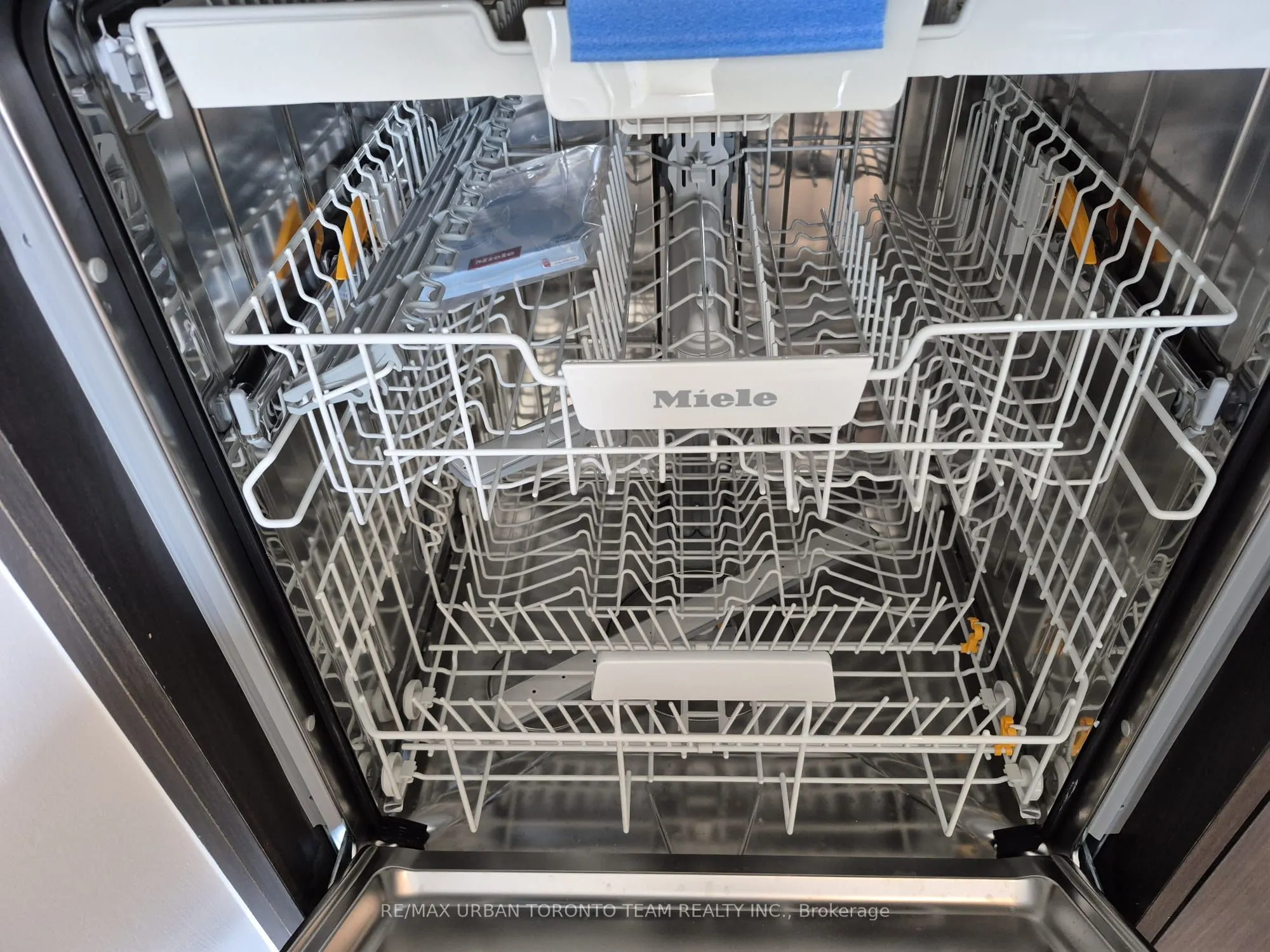 771 Yonge Street, #2802