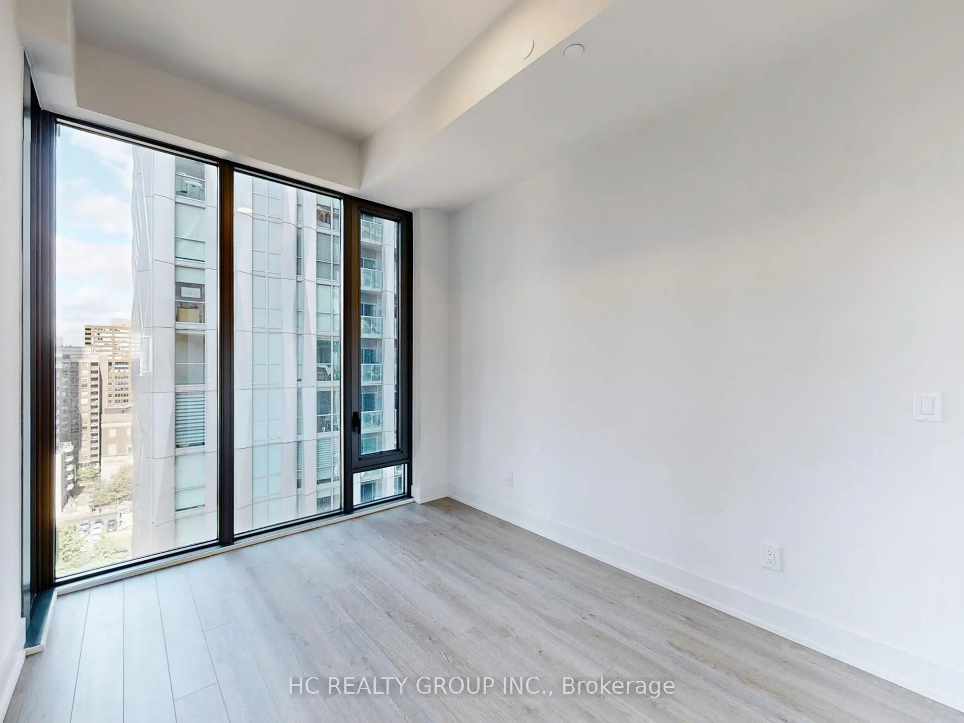 8 Cumberland Street, #1302