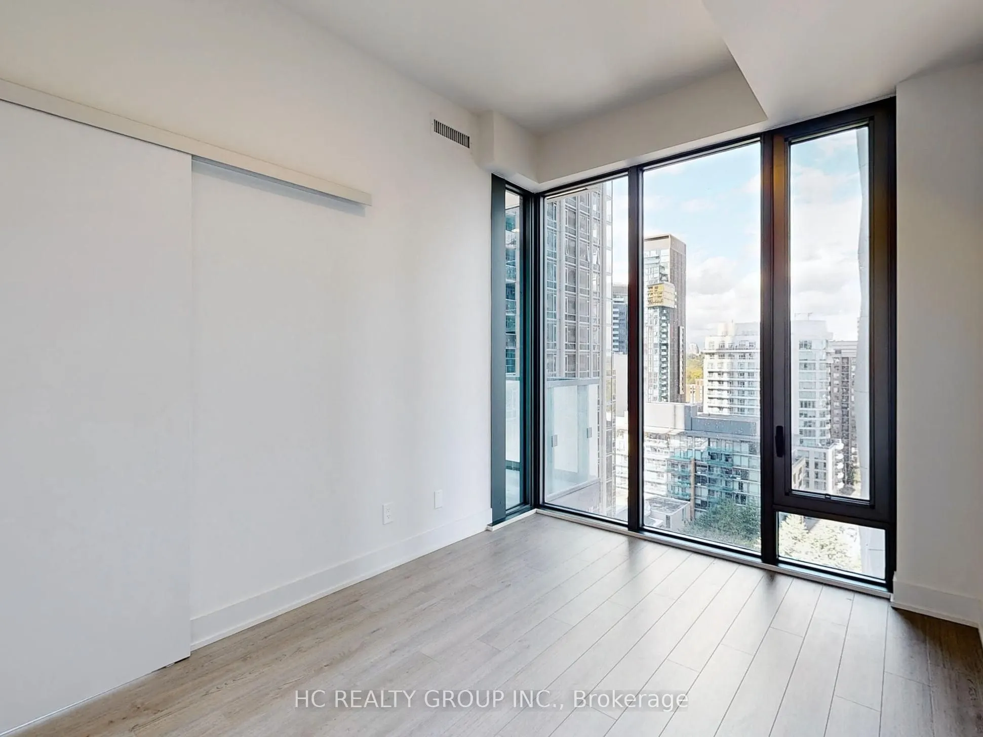 8 Cumberland Street, #1302