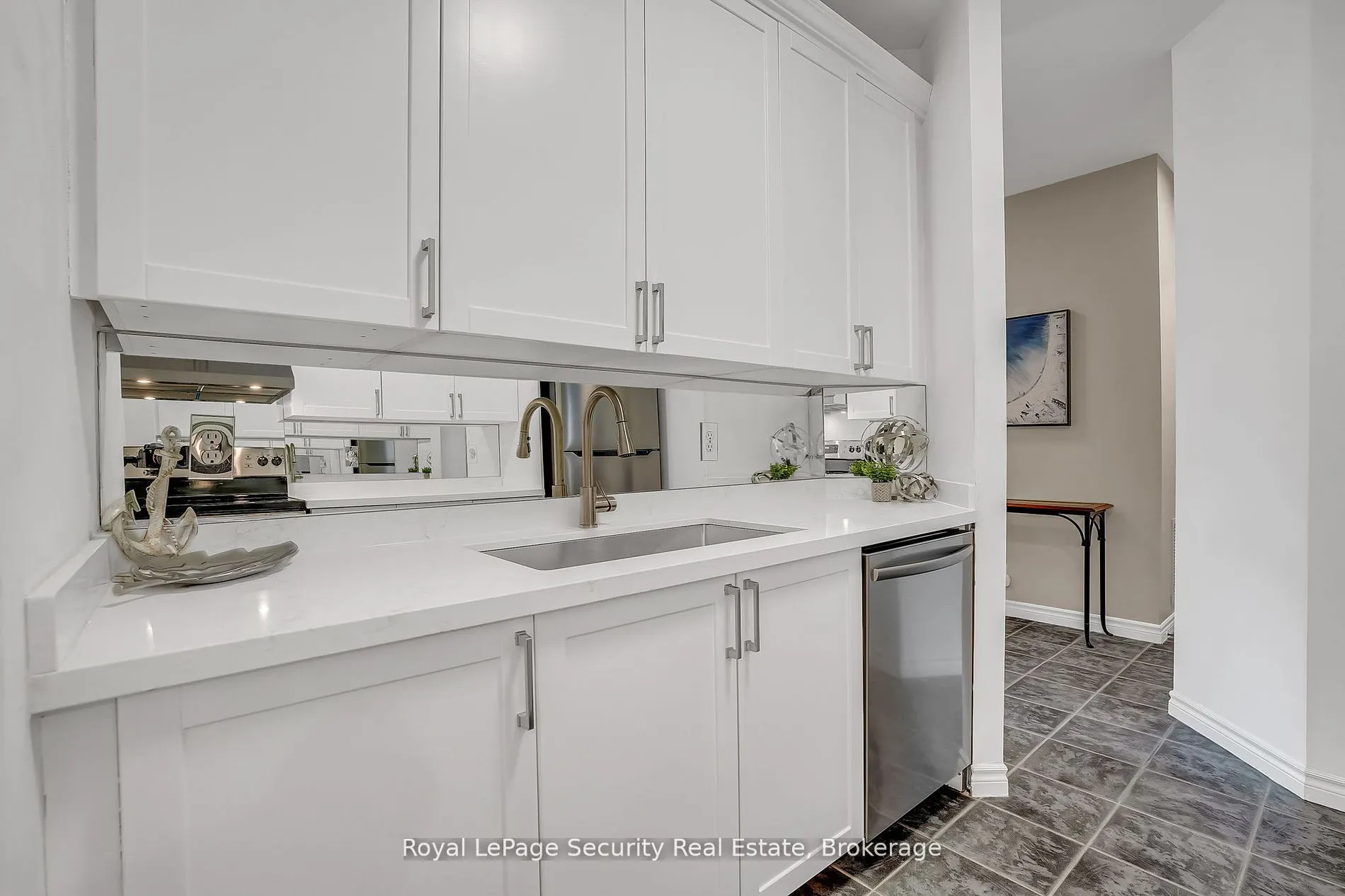 980 Yonge Street, #403